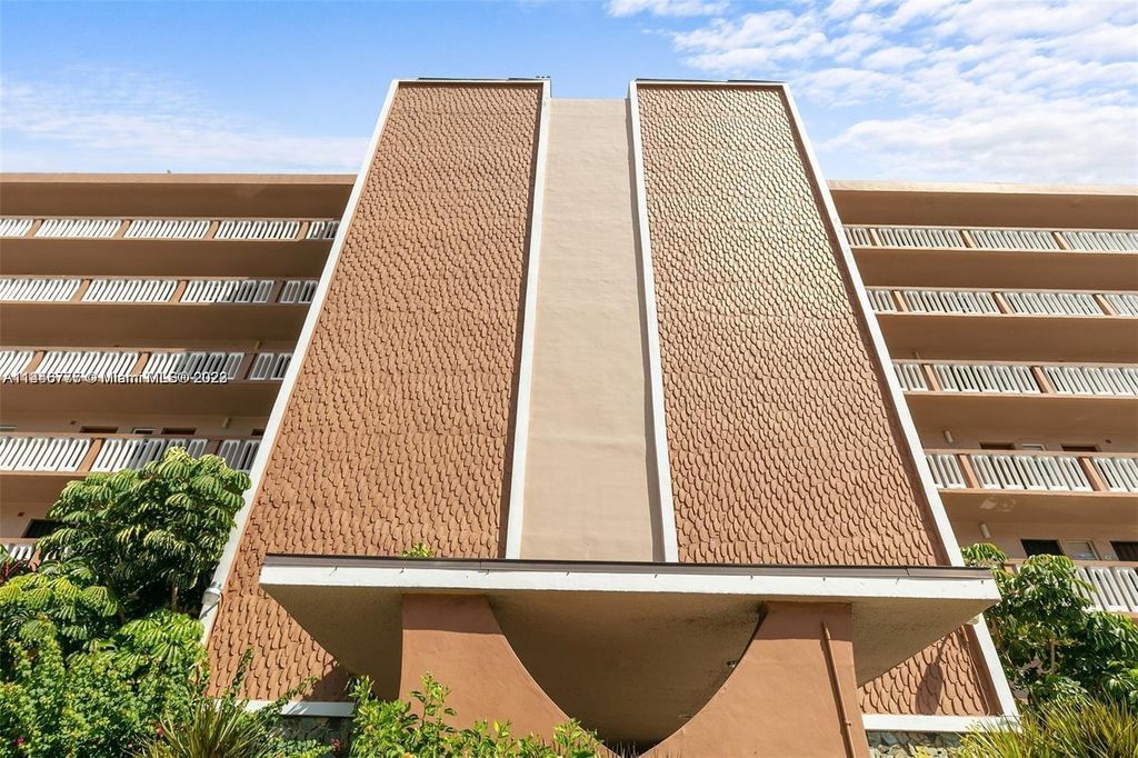 Photo of 301 NE 14th Ave #101, Hallandale Beach, FL 33009 (MLS # A11446777)