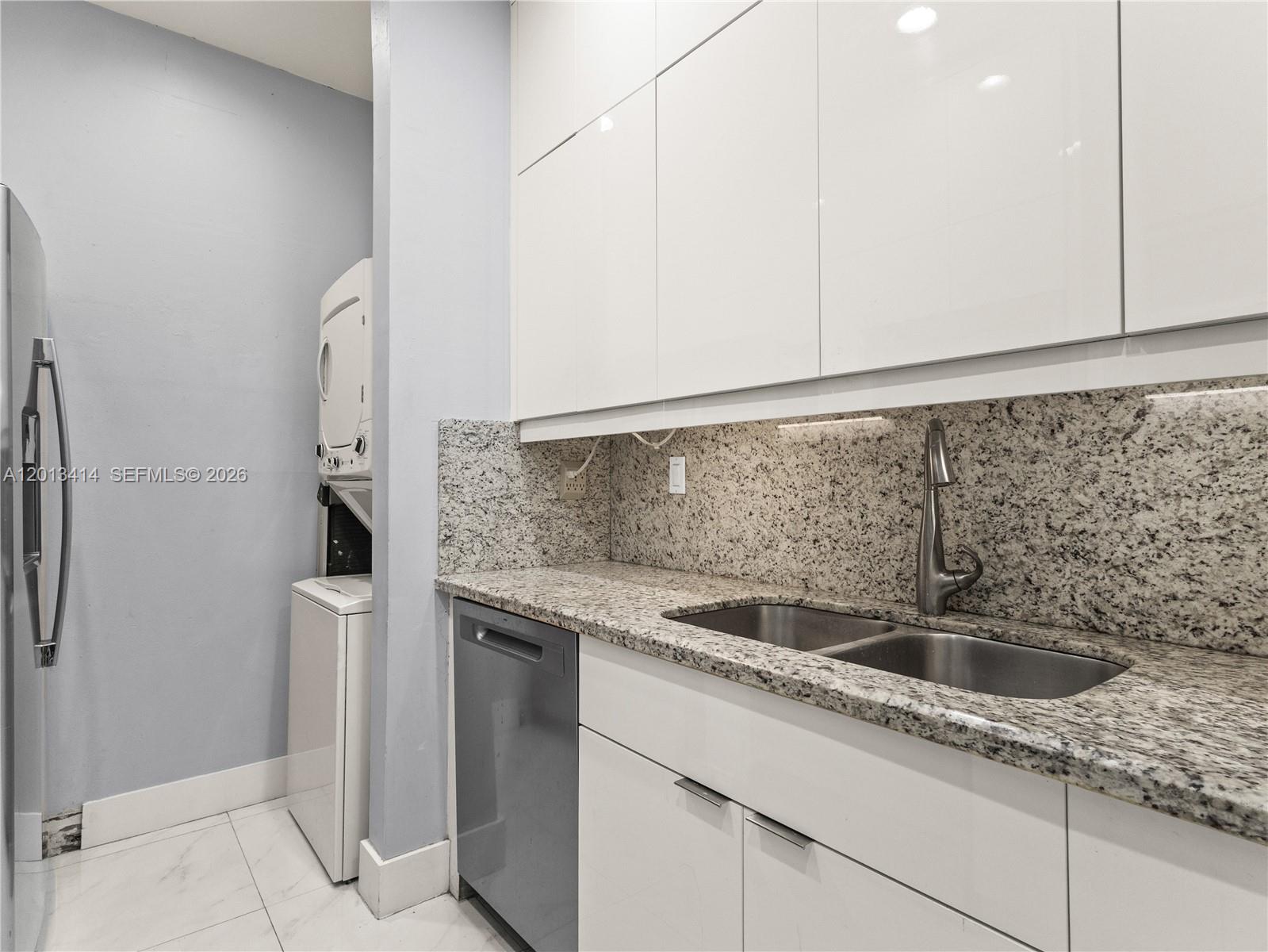 OAKVIEW CONDO NO 2 - Residential Lease
