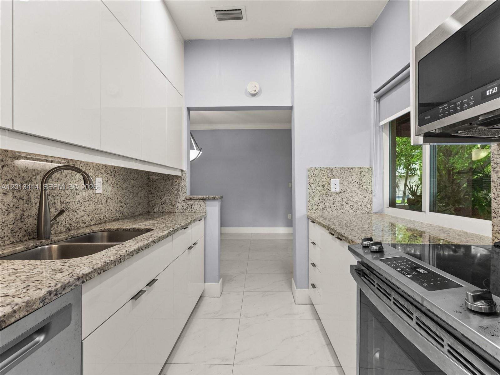 OAKVIEW CONDO NO 2 - Residential Lease