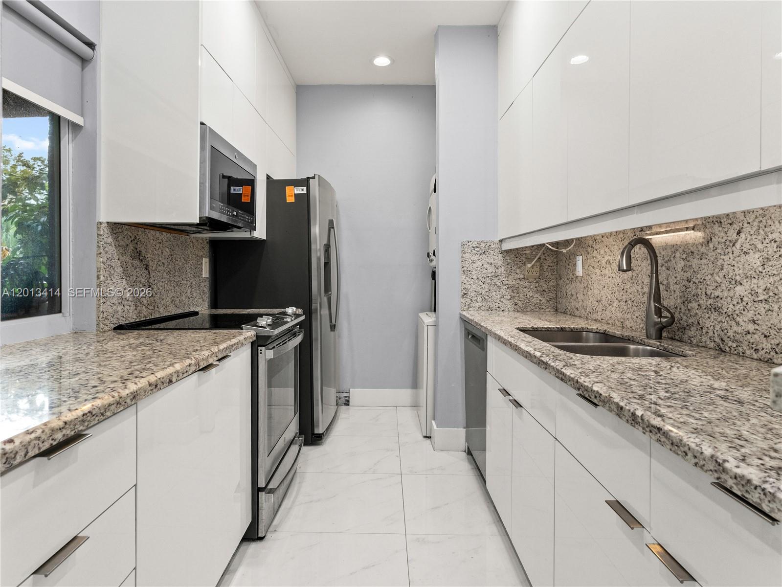 OAKVIEW CONDO NO 2 - Residential Lease
