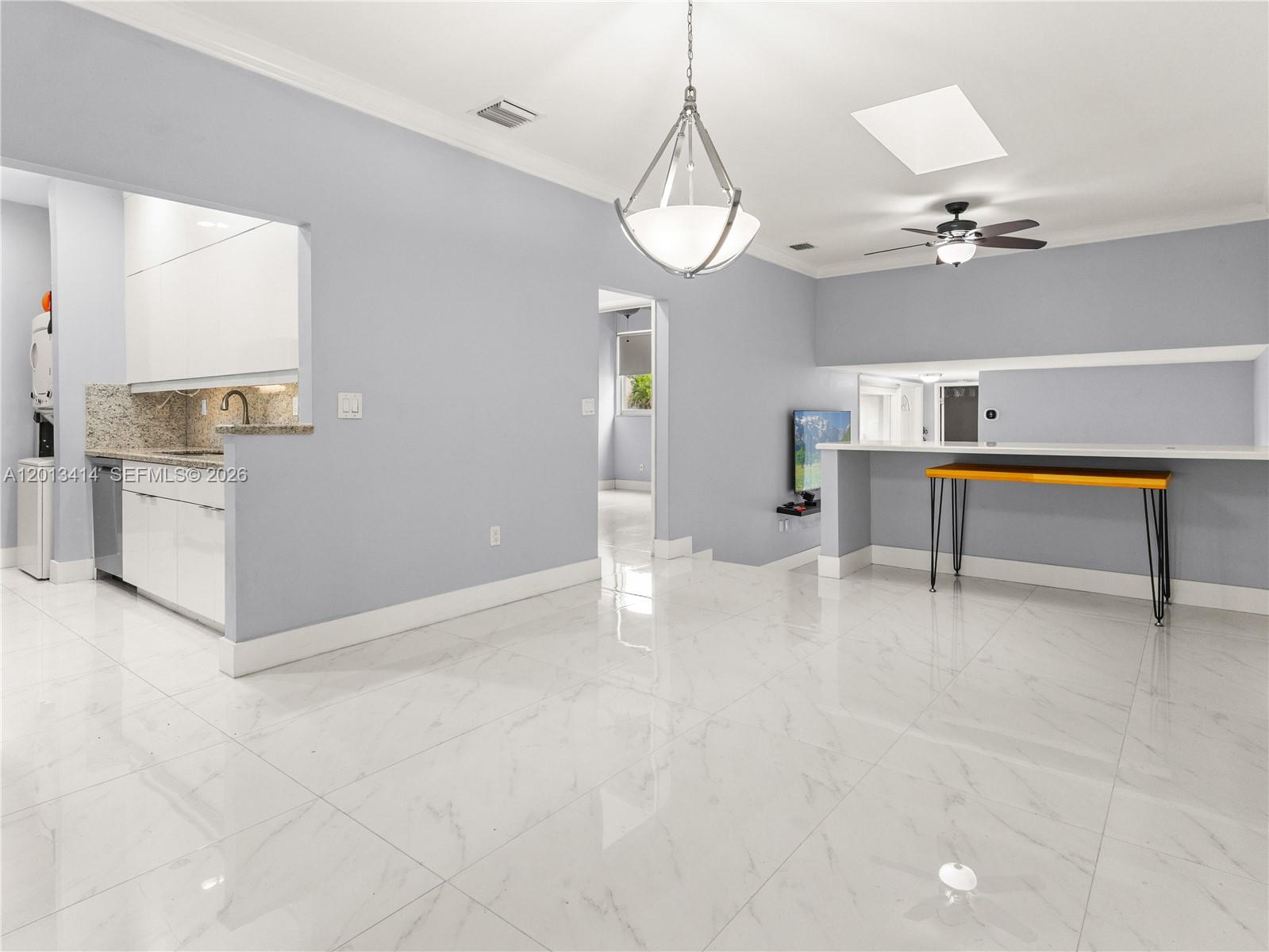 OAKVIEW CONDO NO 2 - Residential Lease
