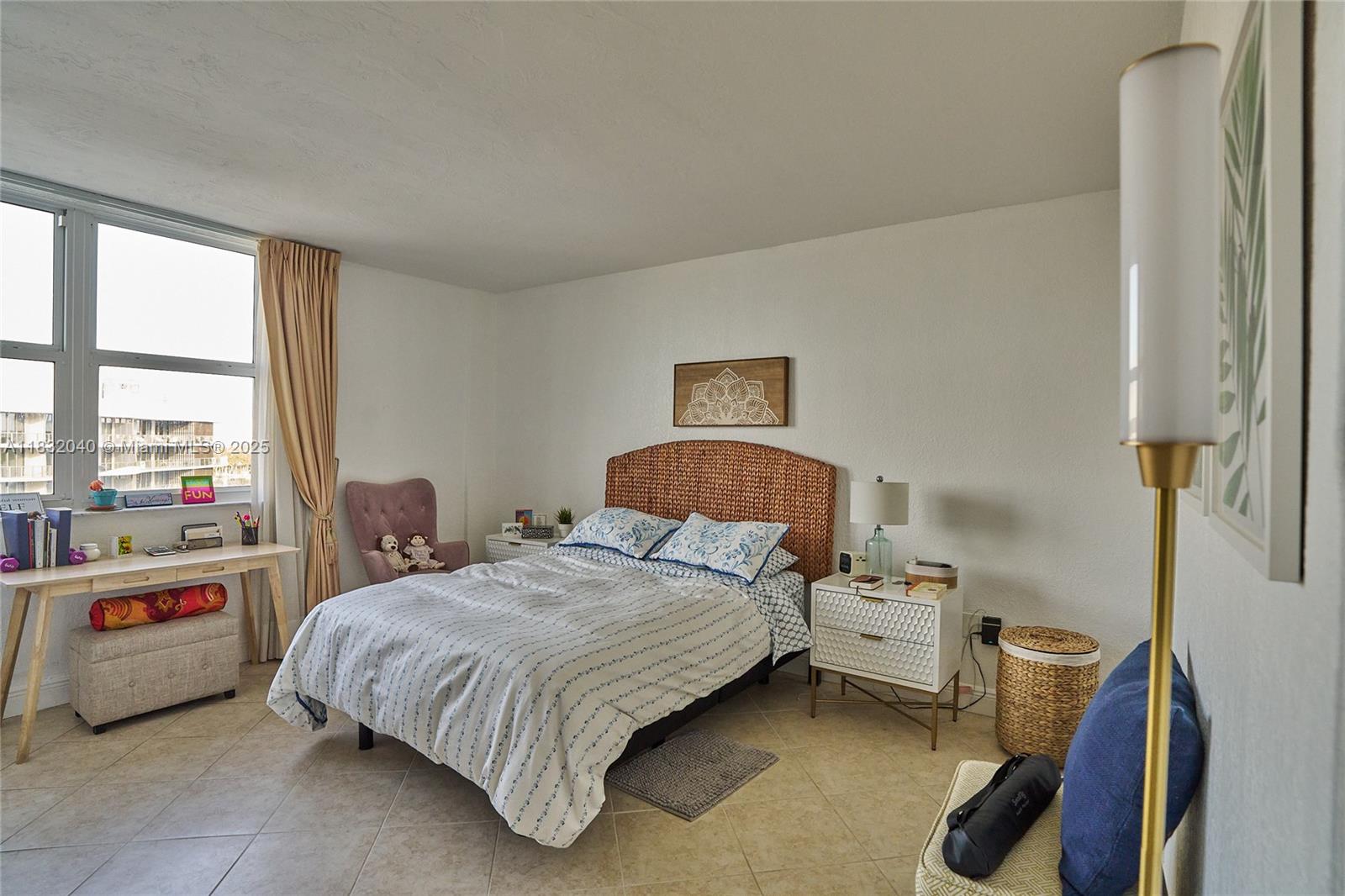 ISLAND POINTE CONDO - Residential