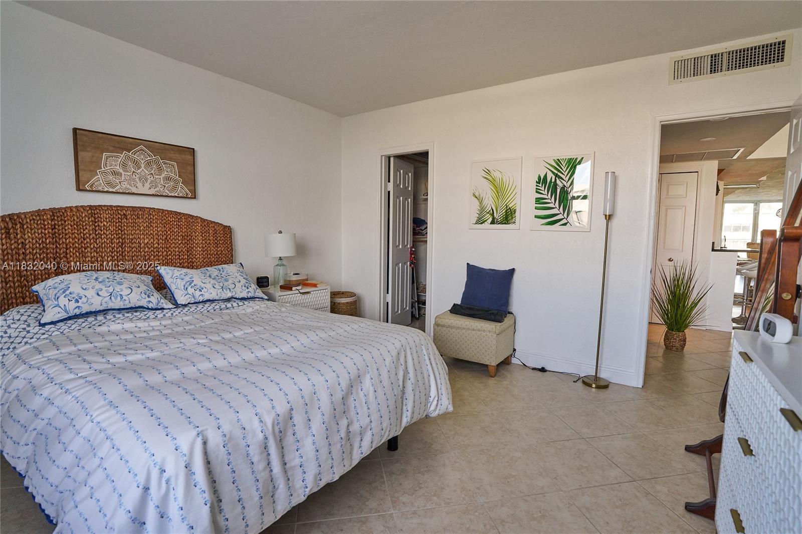 ISLAND POINTE CONDO - Residential