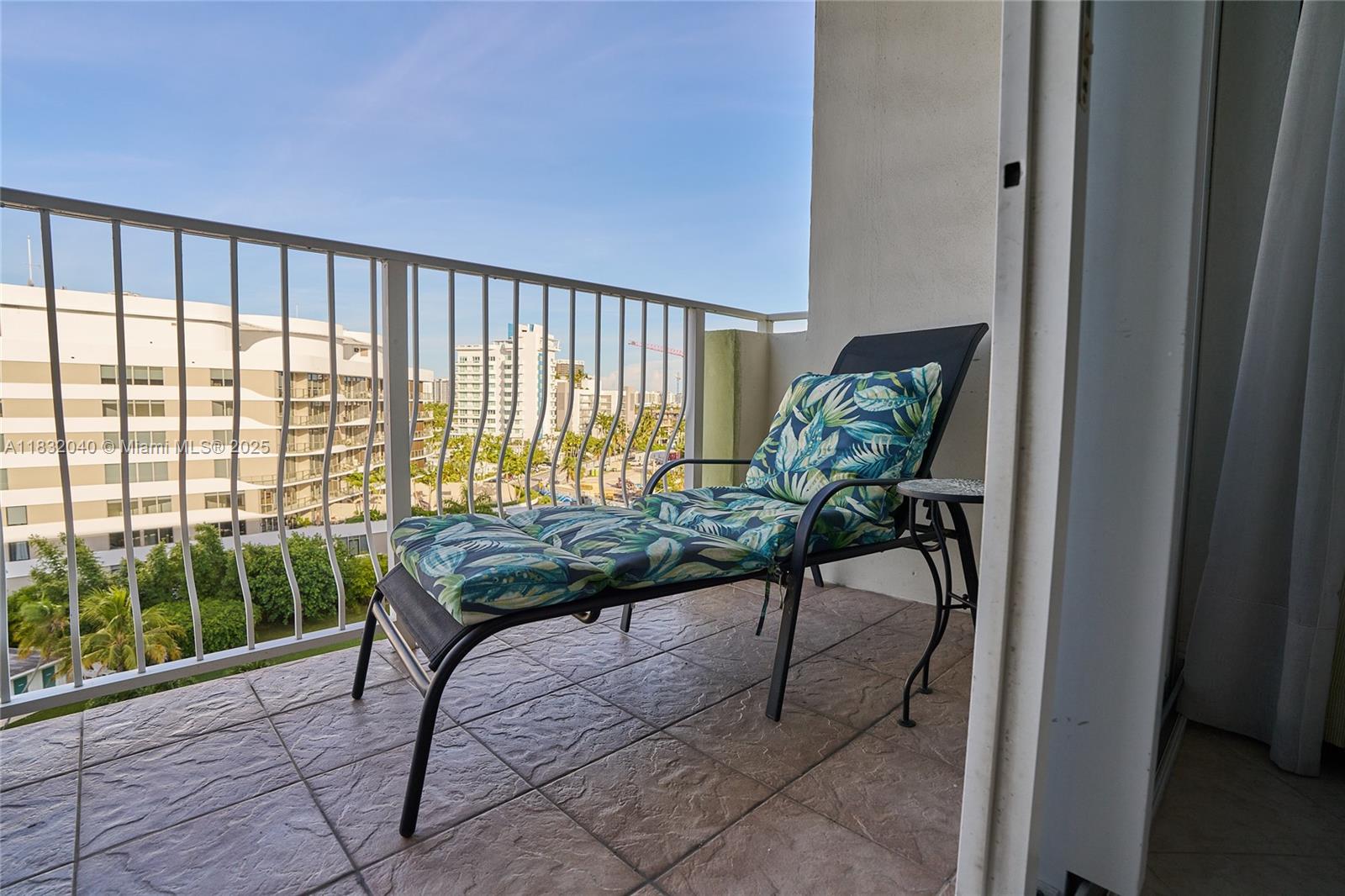 ISLAND POINTE CONDO - Residential