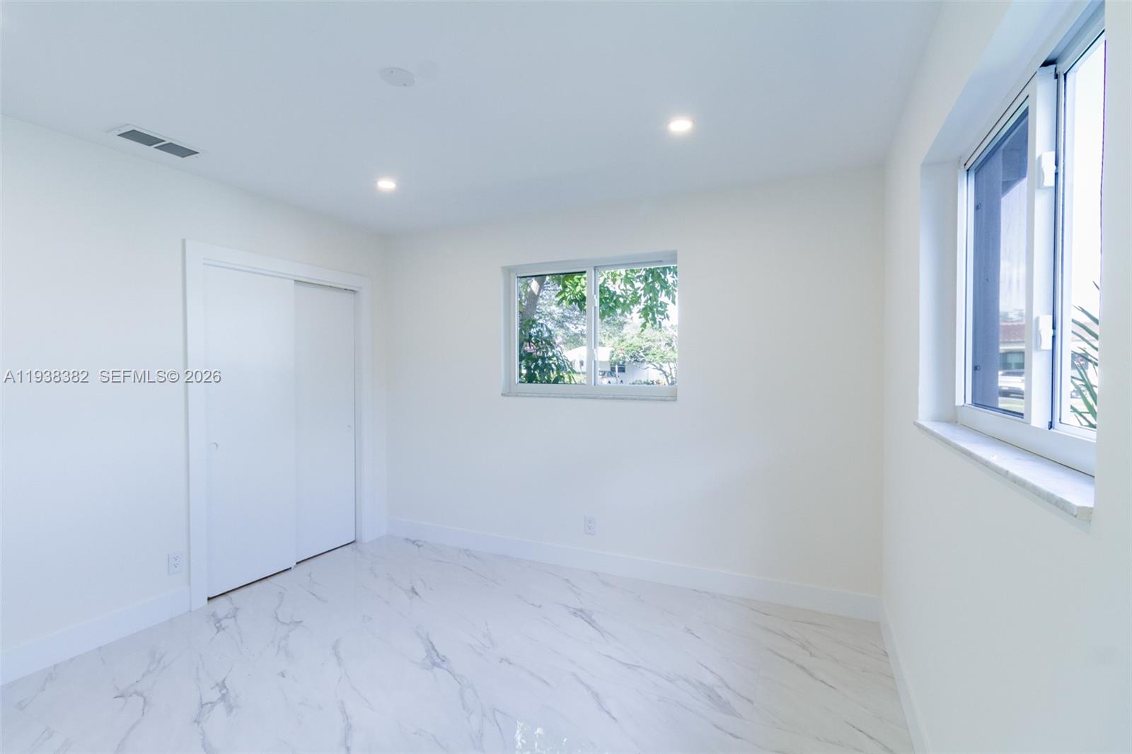 HOLLYWOOD HILLS - Residential Lease