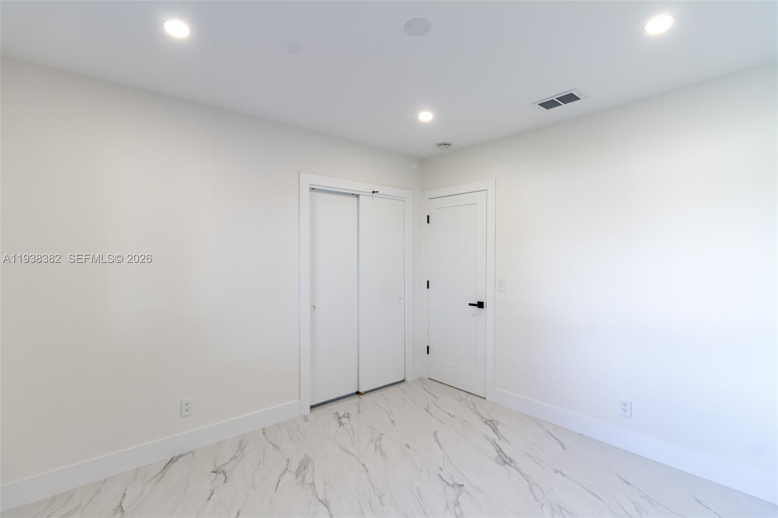 HOLLYWOOD HILLS - Residential Lease