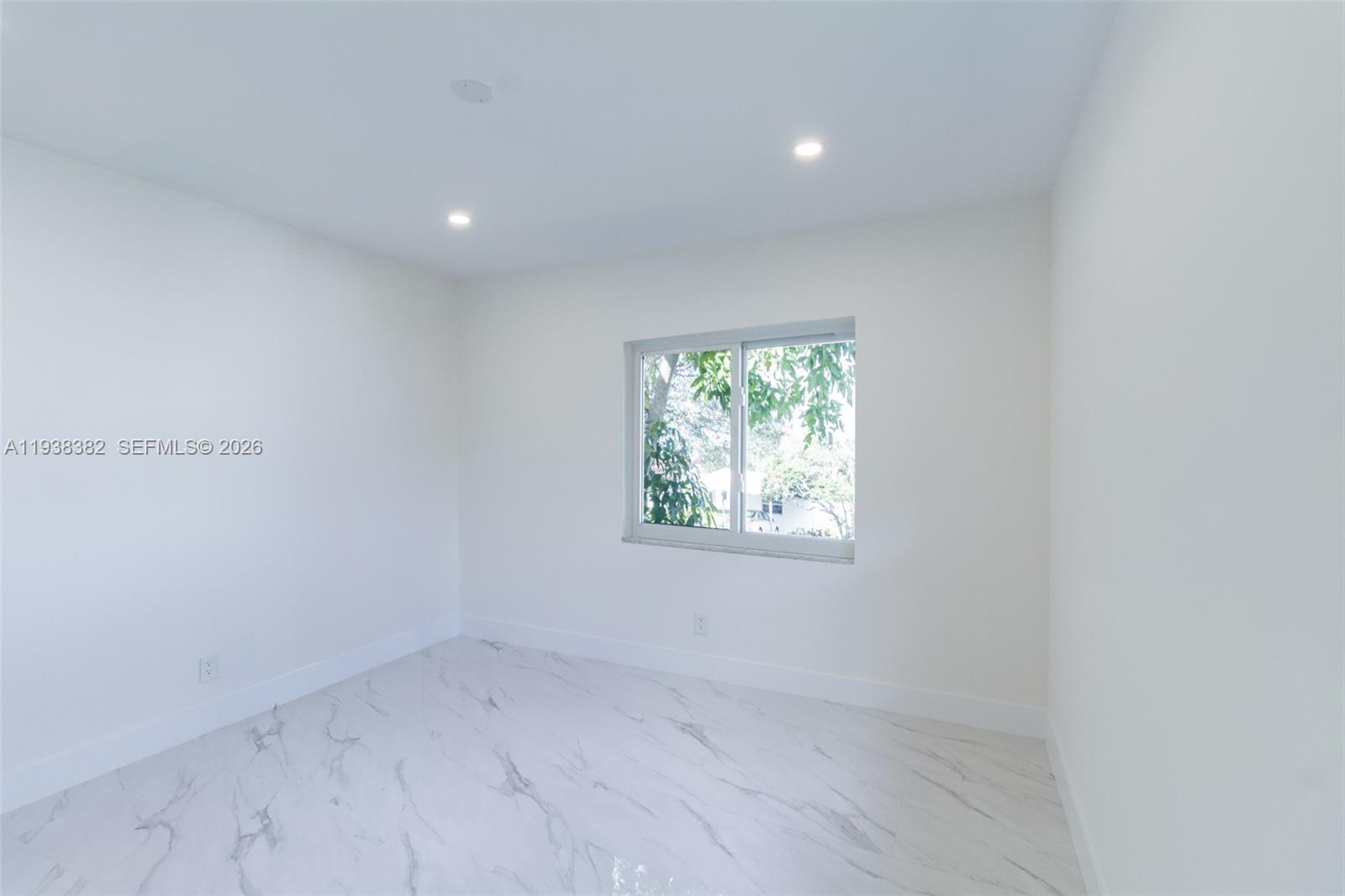 HOLLYWOOD HILLS - Residential Lease