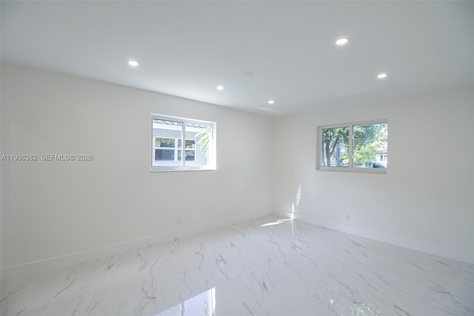 HOLLYWOOD HILLS - Residential Lease