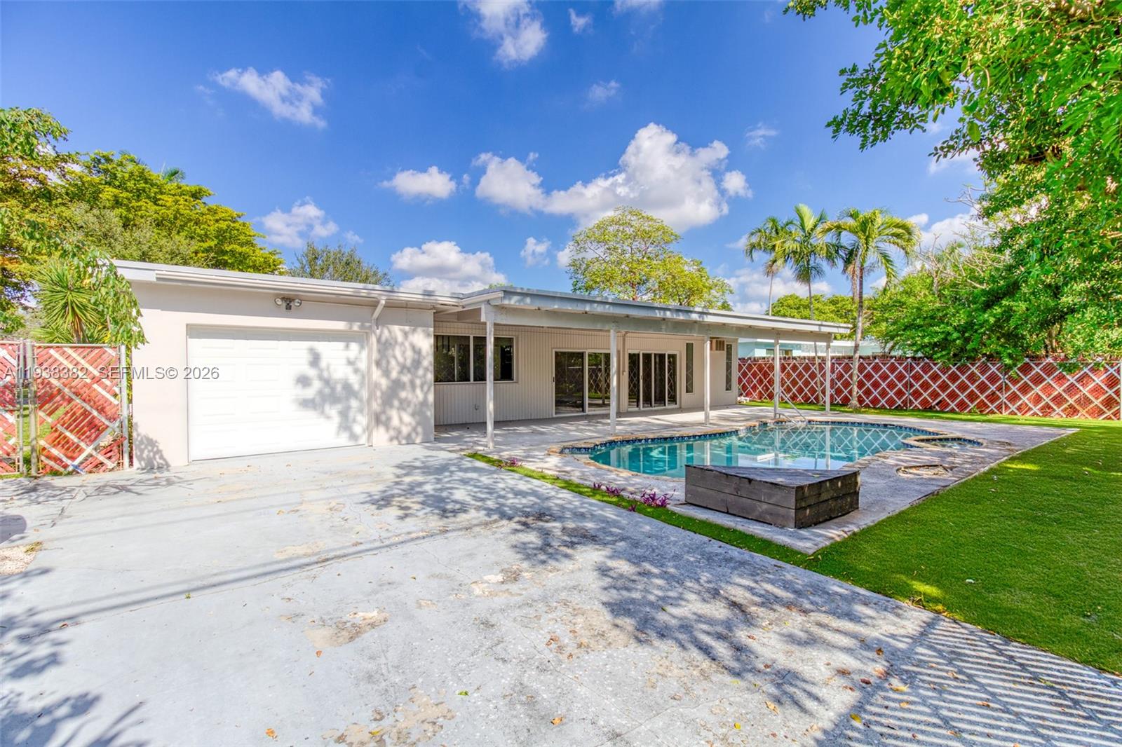 HOLLYWOOD HILLS - Residential Lease