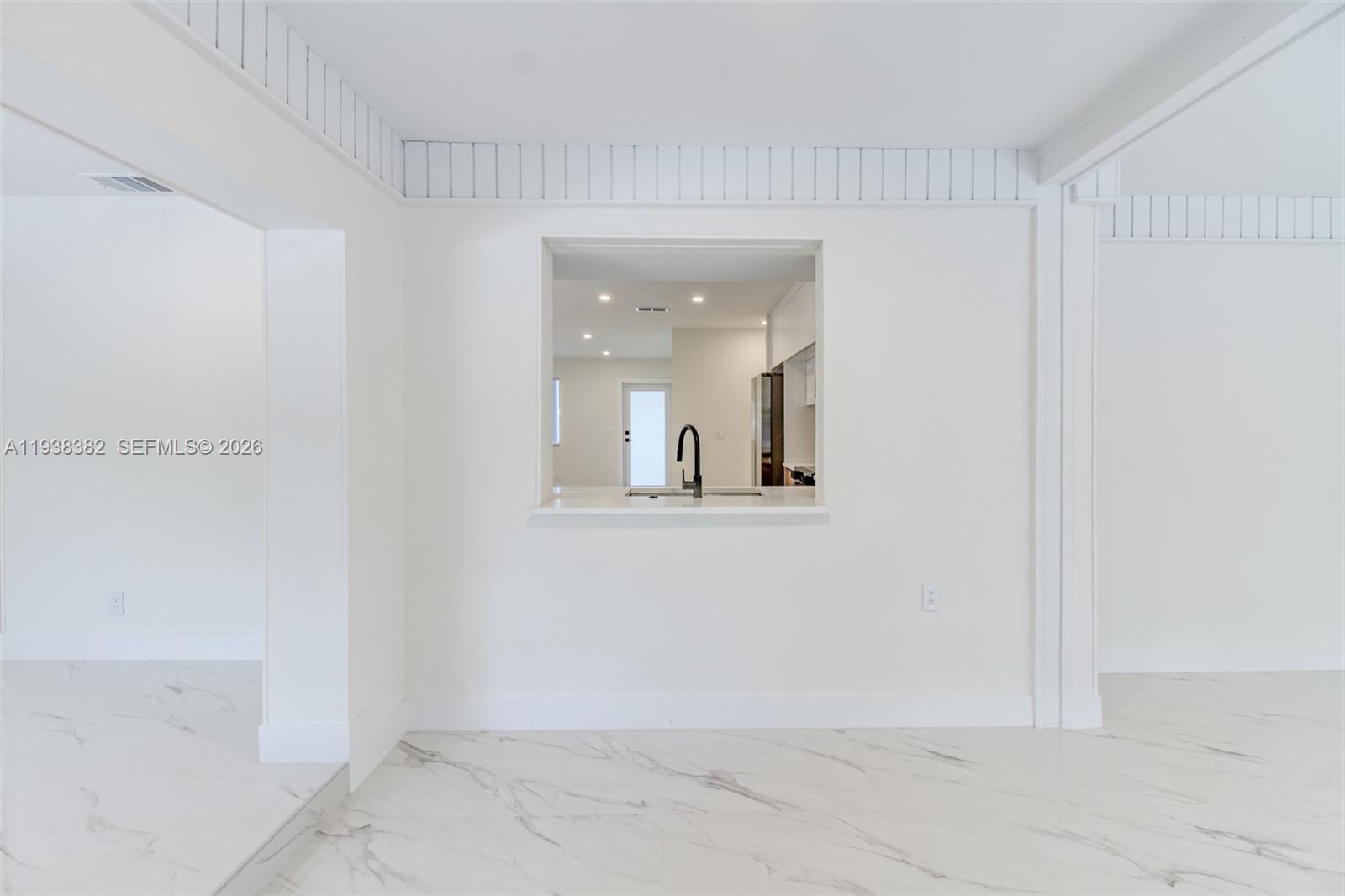 HOLLYWOOD HILLS - Residential Lease