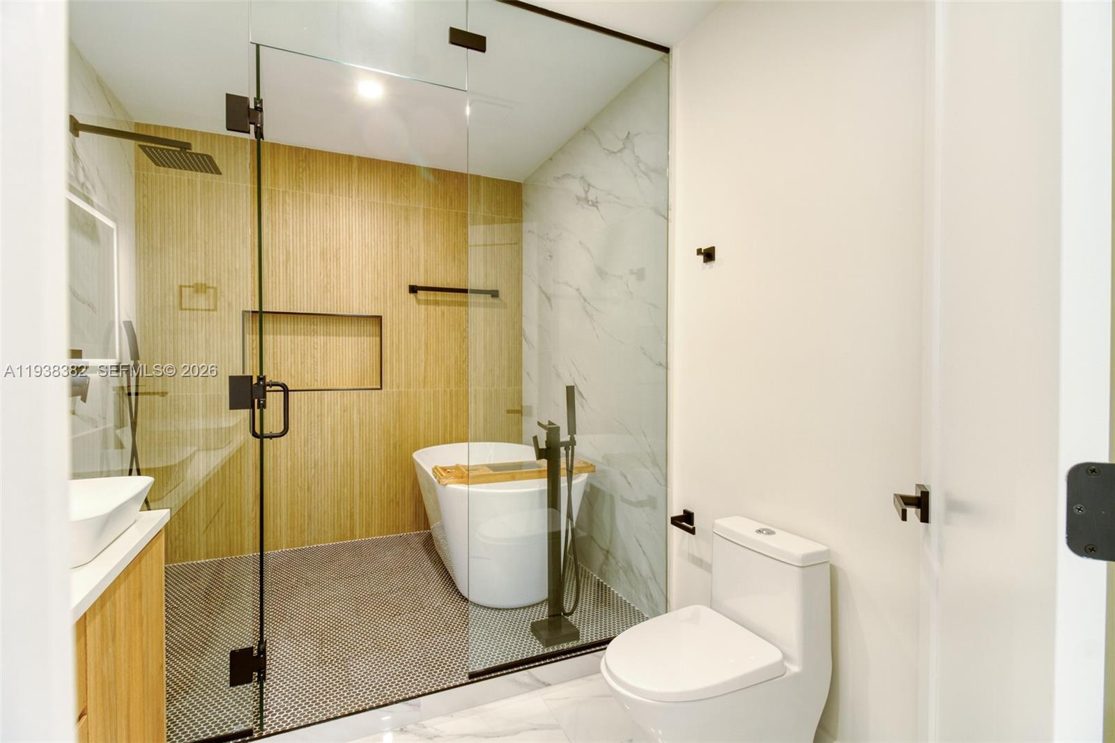 HOLLYWOOD HILLS - Residential Lease