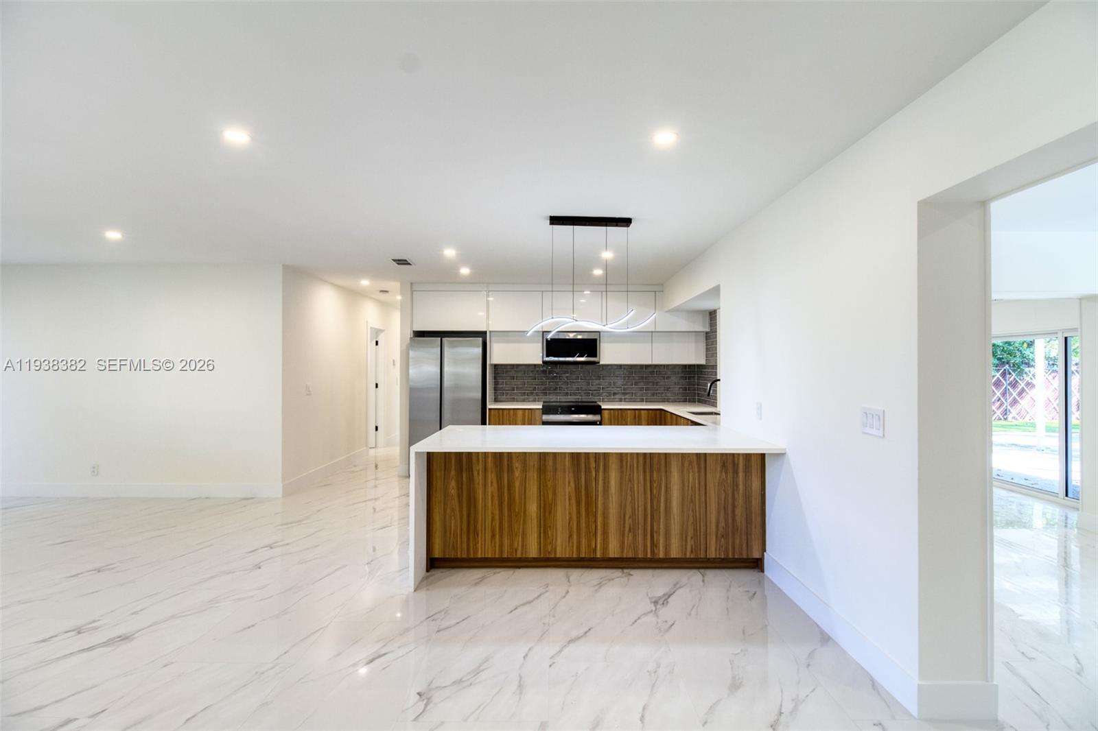 HOLLYWOOD HILLS - Residential Lease