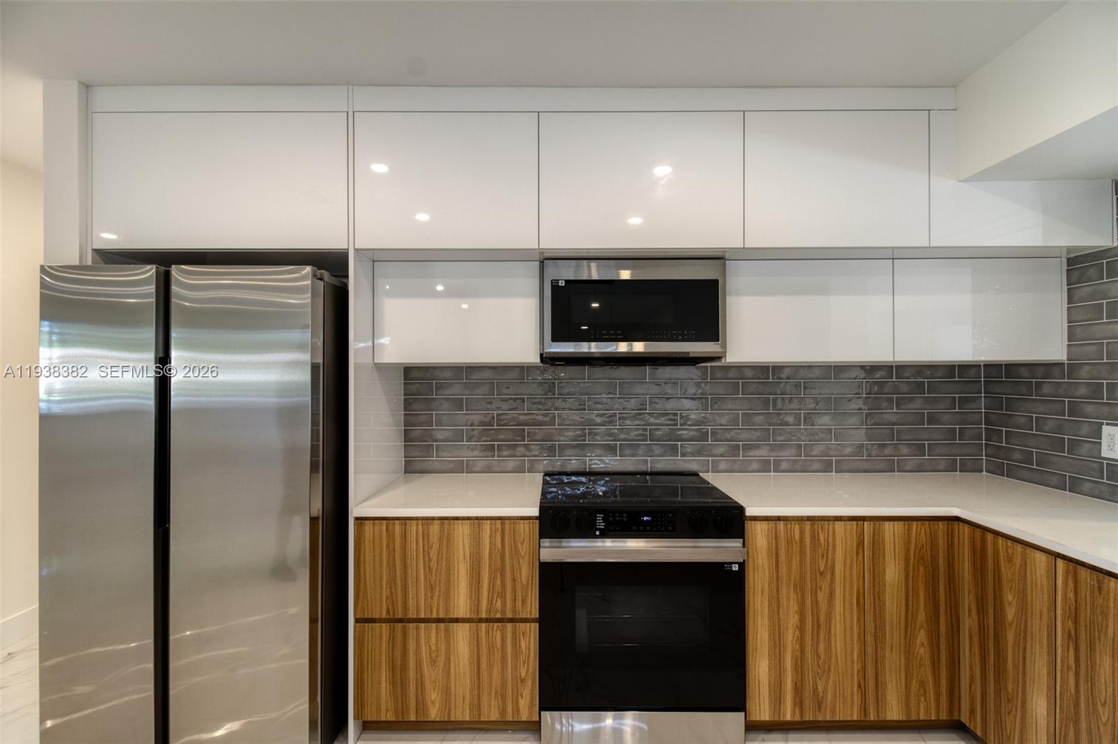 HOLLYWOOD HILLS - Residential Lease