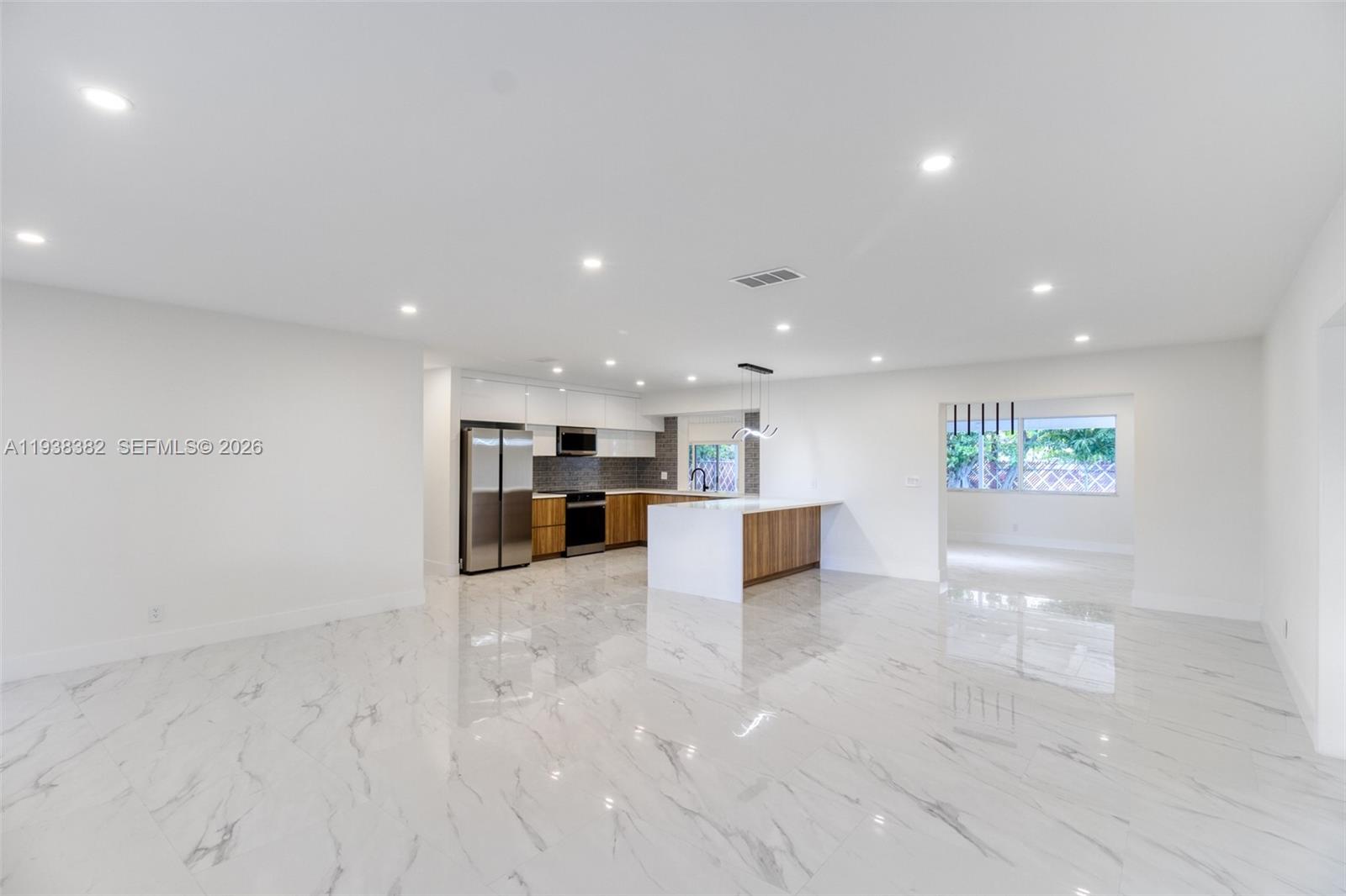 HOLLYWOOD HILLS - Residential Lease