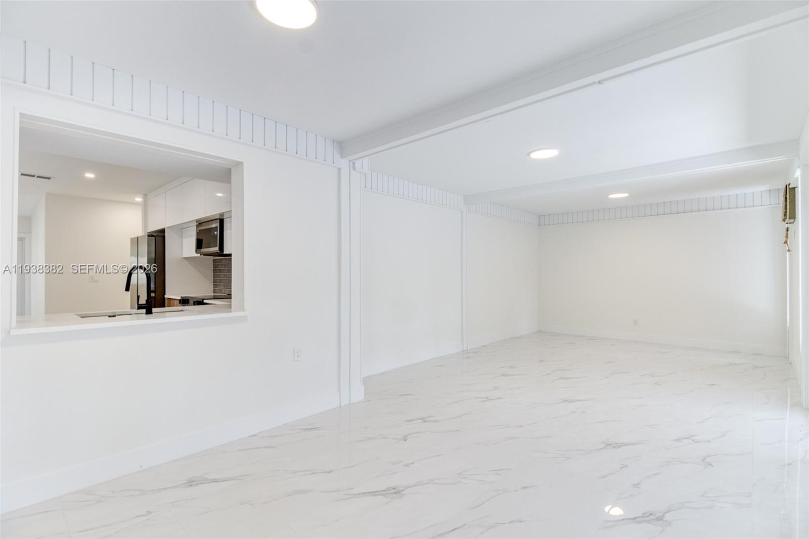 HOLLYWOOD HILLS - Residential Lease