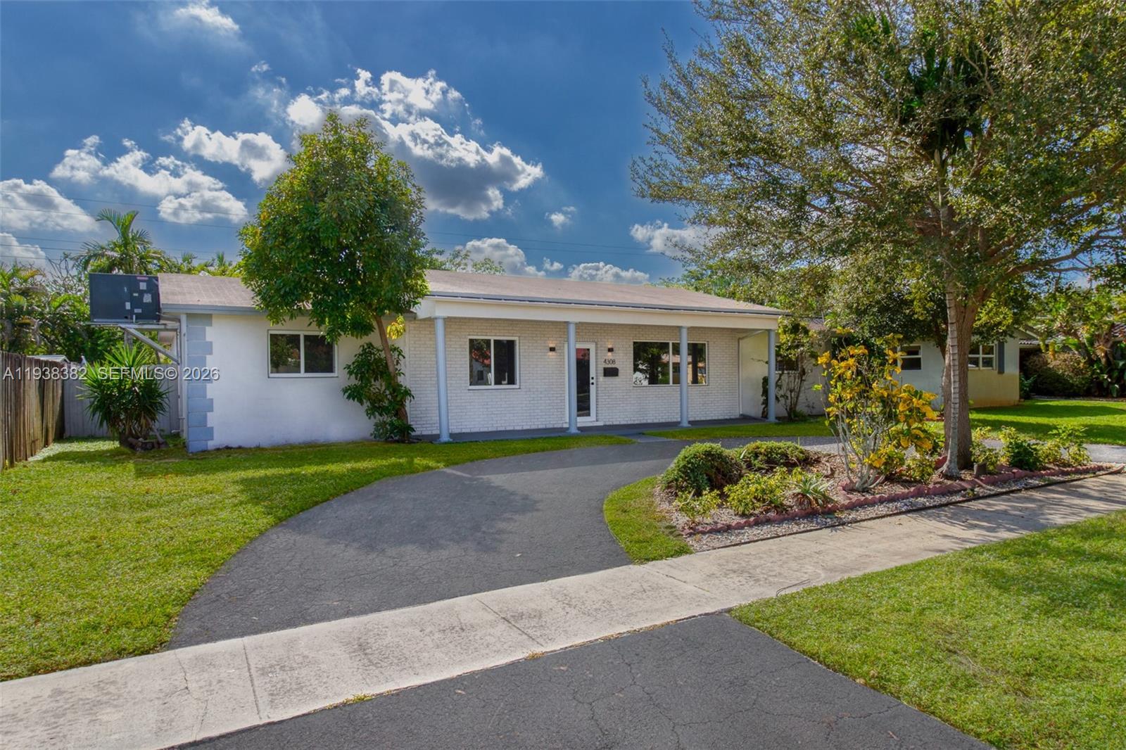 HOLLYWOOD HILLS - Residential Lease