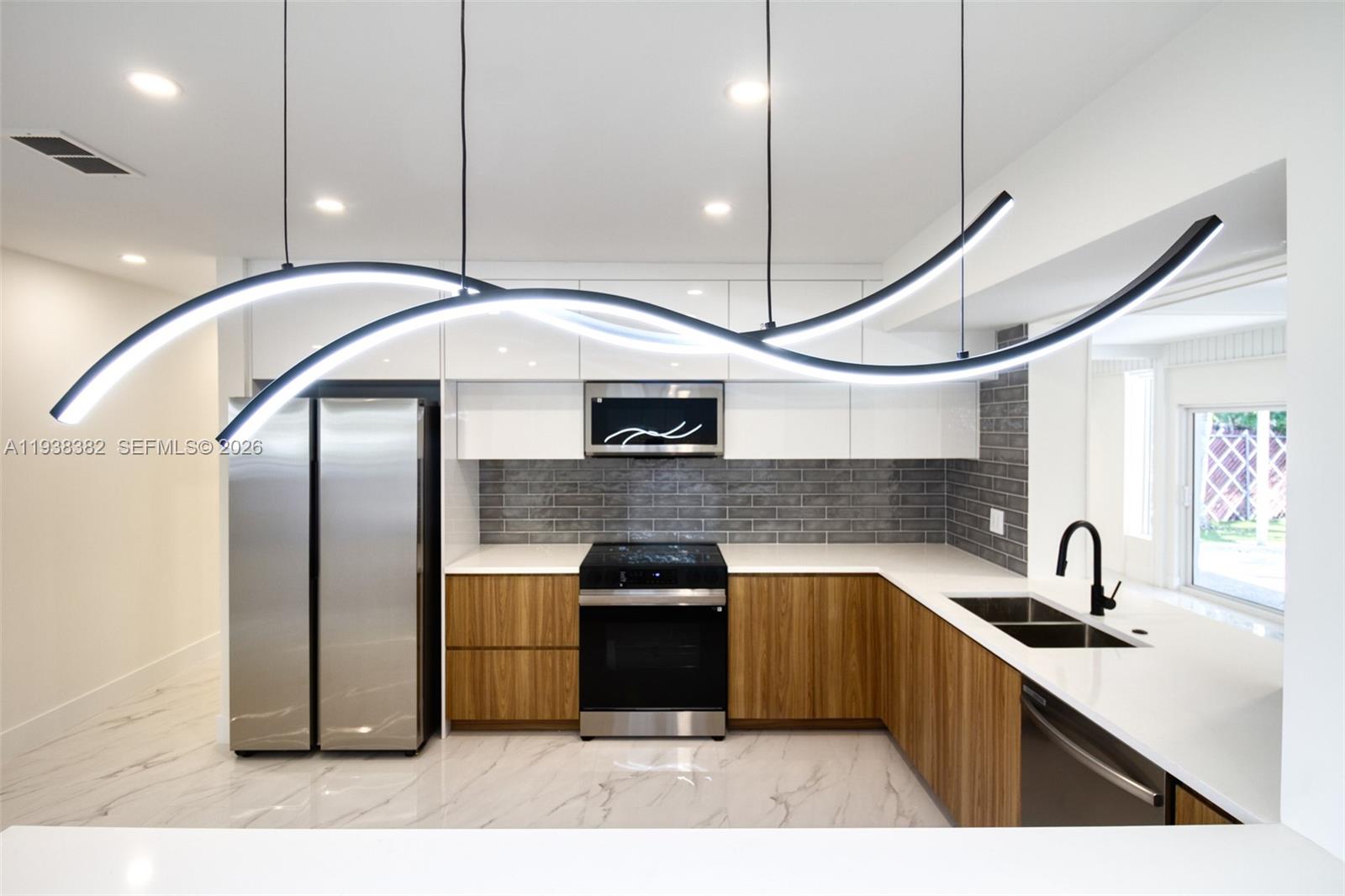 HOLLYWOOD HILLS - Residential Lease