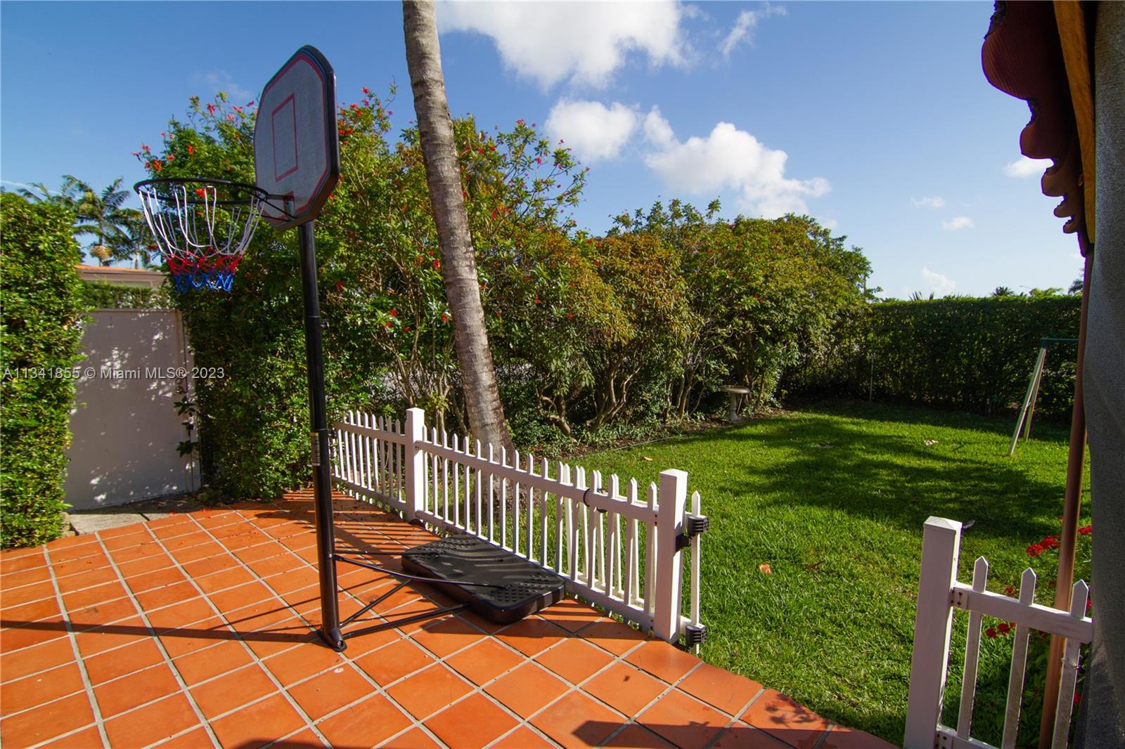 CORAL WAY HOMESITES - Residential