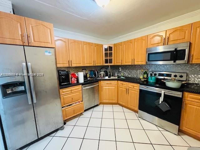 2780 NE 183rd St 810
