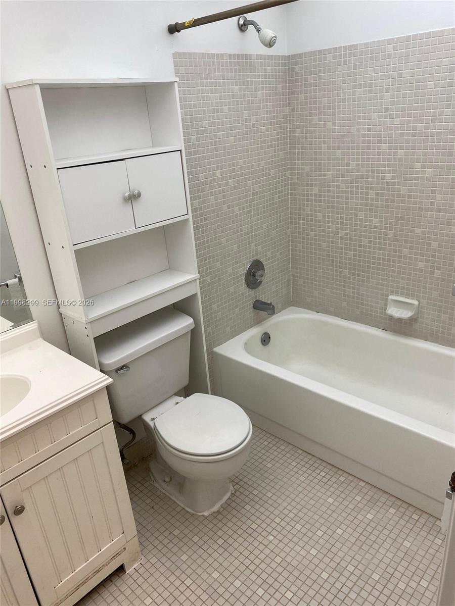 TAMARAC GARDENS CONDOMINI - Residential Lease