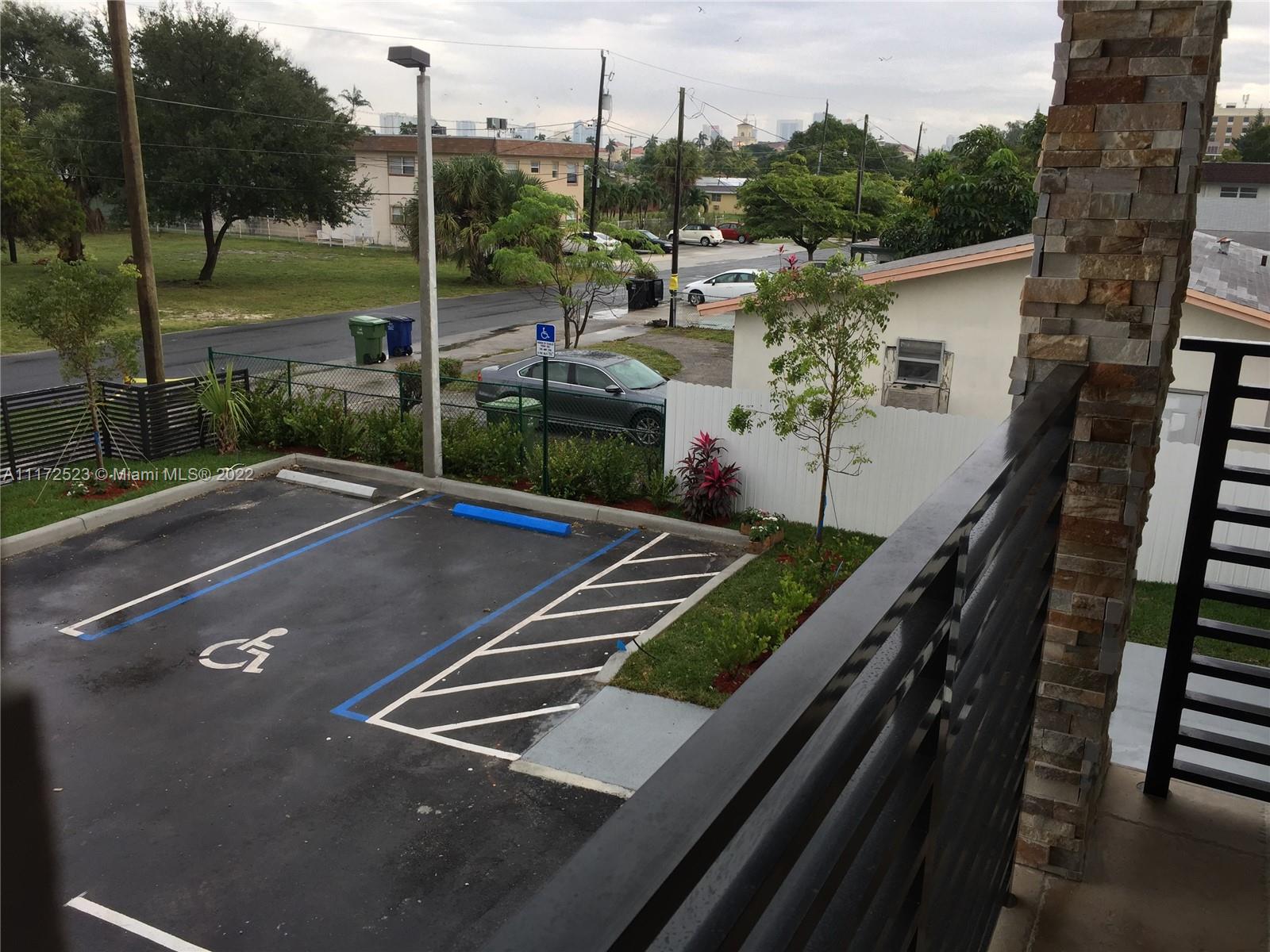 HALLANDALE PARK - Residential Income
