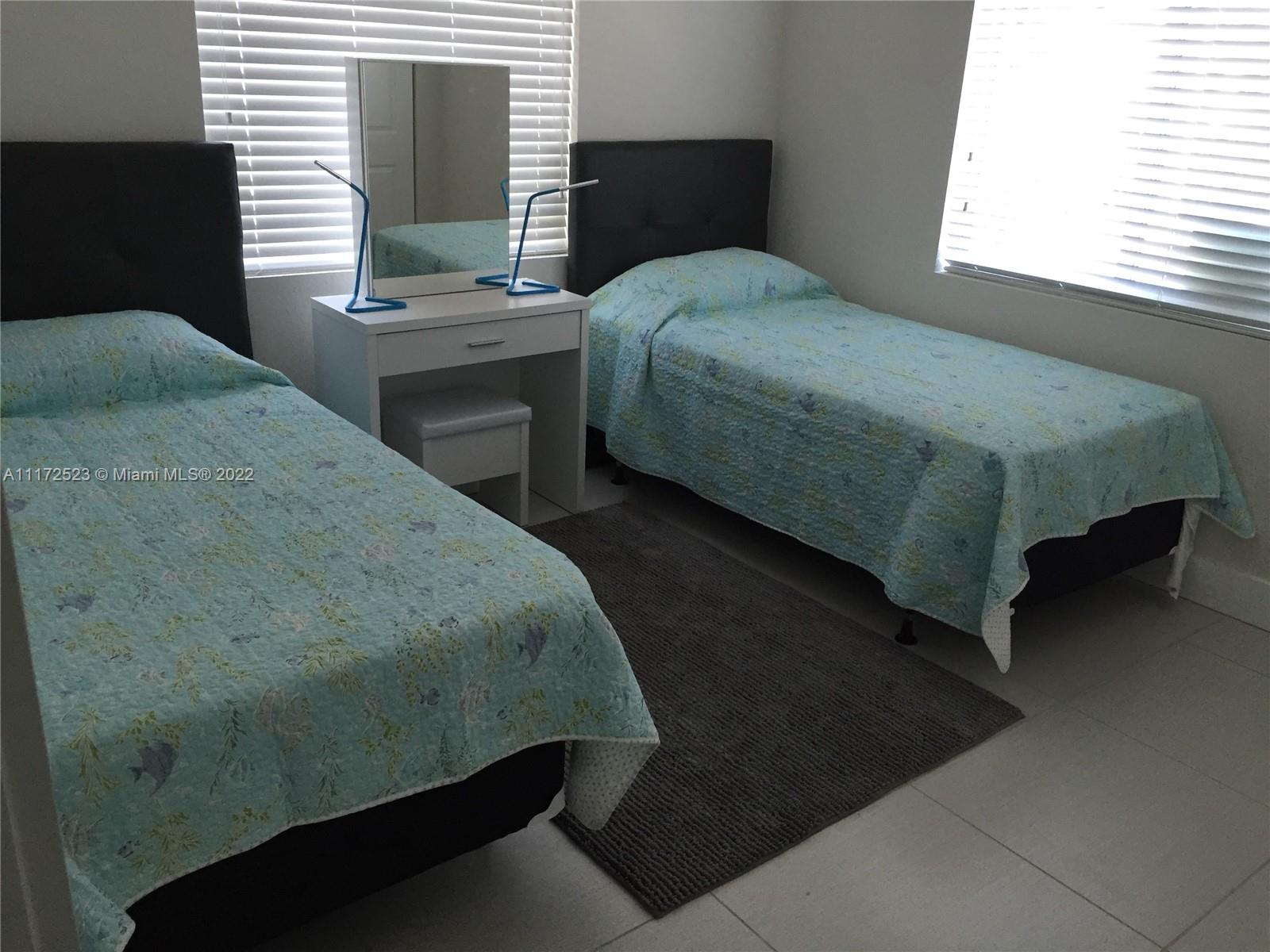 HALLANDALE PARK - Residential Income