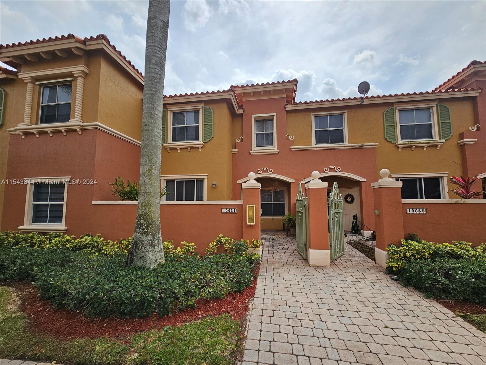 10651 Sw 7th St St 1807, Pembroke Pines, Miami-Dade County, Florida - 3 Bedrooms  
3 Bathrooms - 