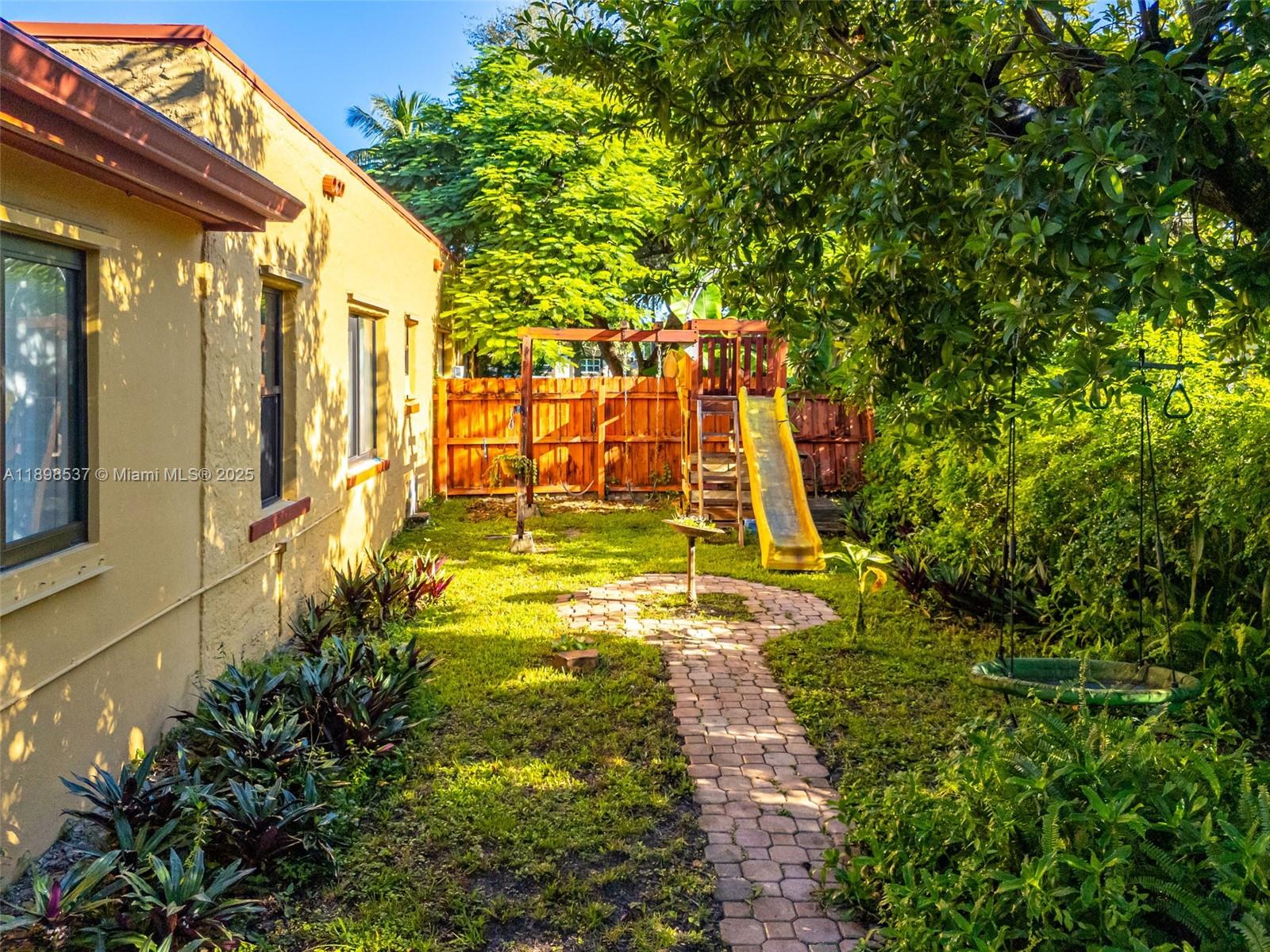 472 NE 130th St, North Miami, FL, 33161/$619,000 1 472 NE 130th St