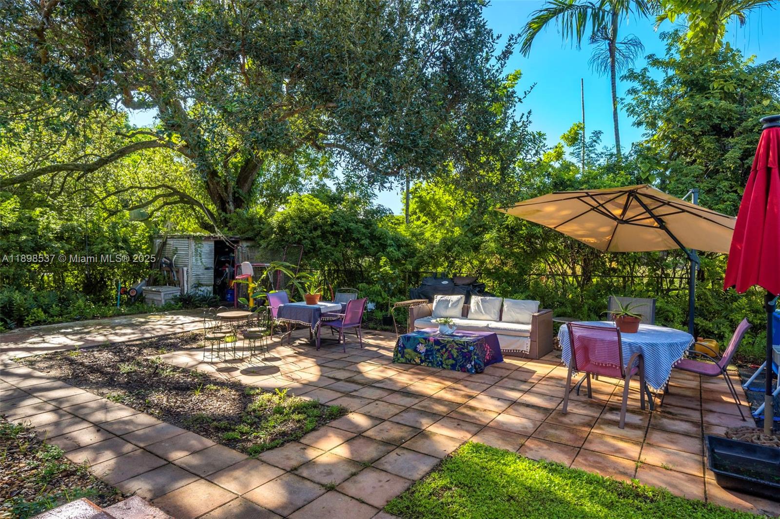 472 NE 130th St, North Miami, FL, 33161/$619,000 2 472 NE 130th St