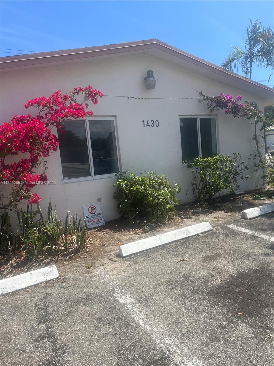 1430 Nw 27th Ave 1-2, Fort Lauderdale, Broward County, Florida - 3 Bedrooms  
2 Bathrooms - 
