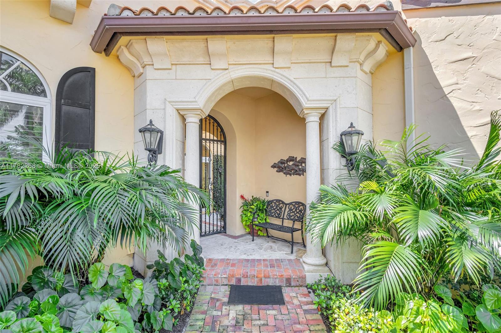 676 Hermitage Cir