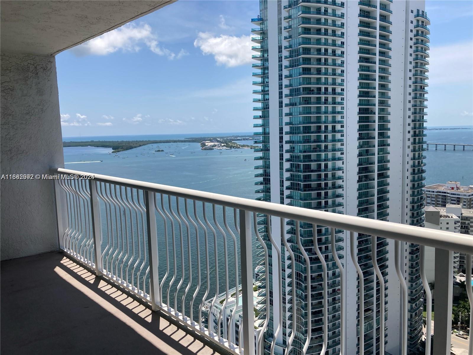 1200 Brickell Bay Dr 3705, Miami, Broward County, Florida - 1 Bedrooms  
1 Bathrooms - 