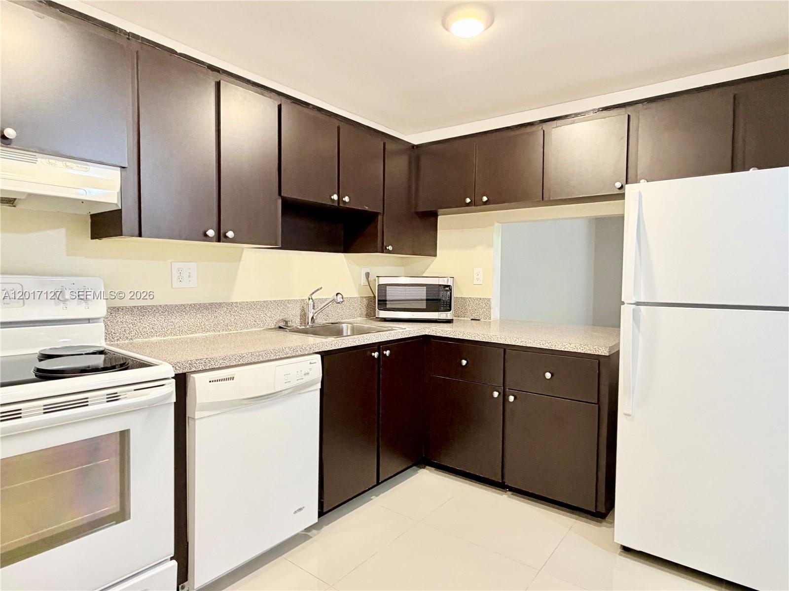 LAGO WEST CONDOMINIUM - Residential Lease