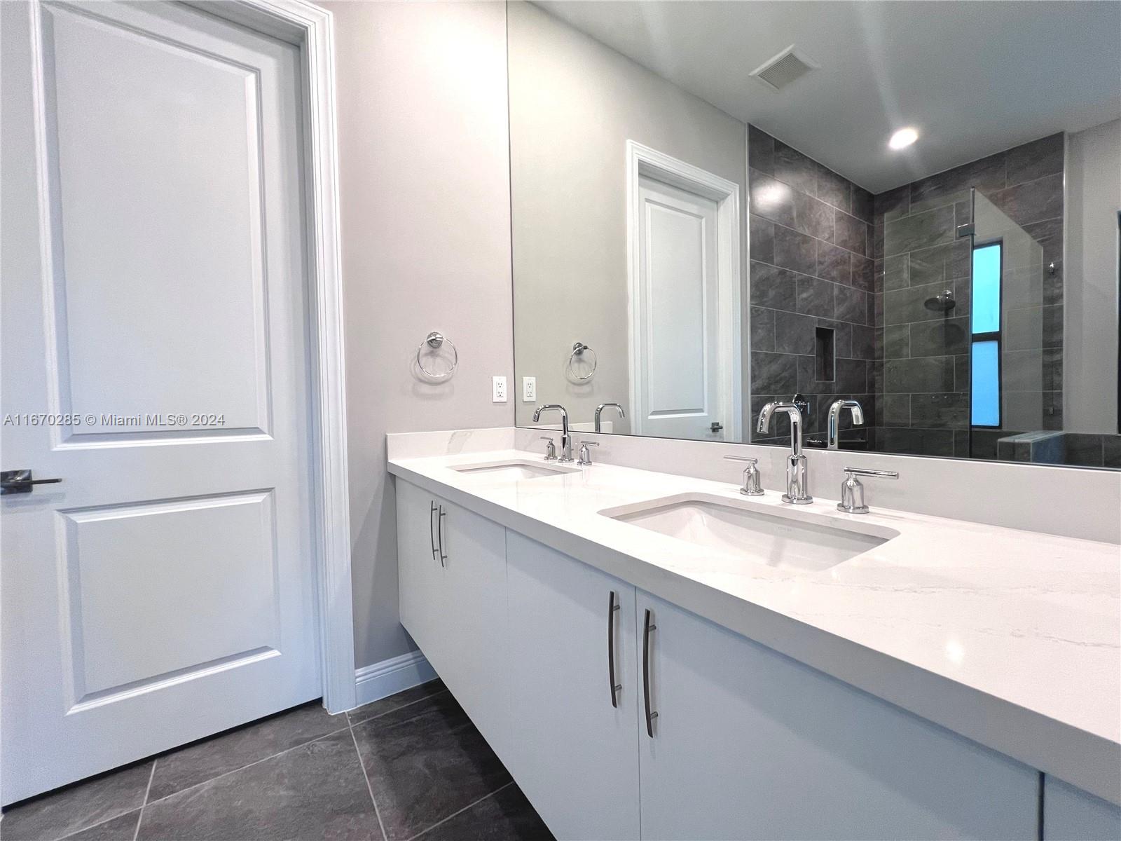 PARKLAND BAY - Residential Lease