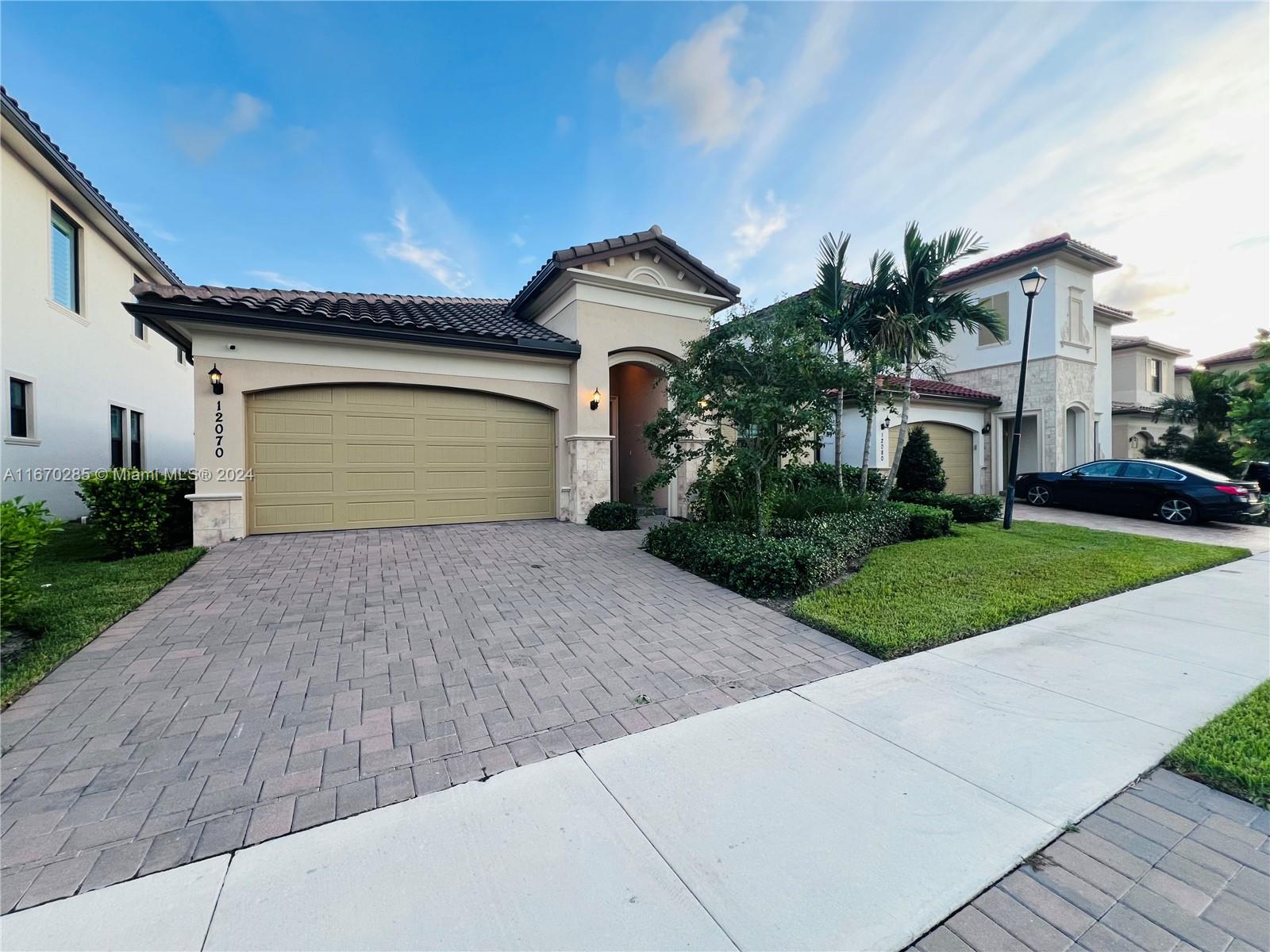 PARKLAND BAY - Residential Lease