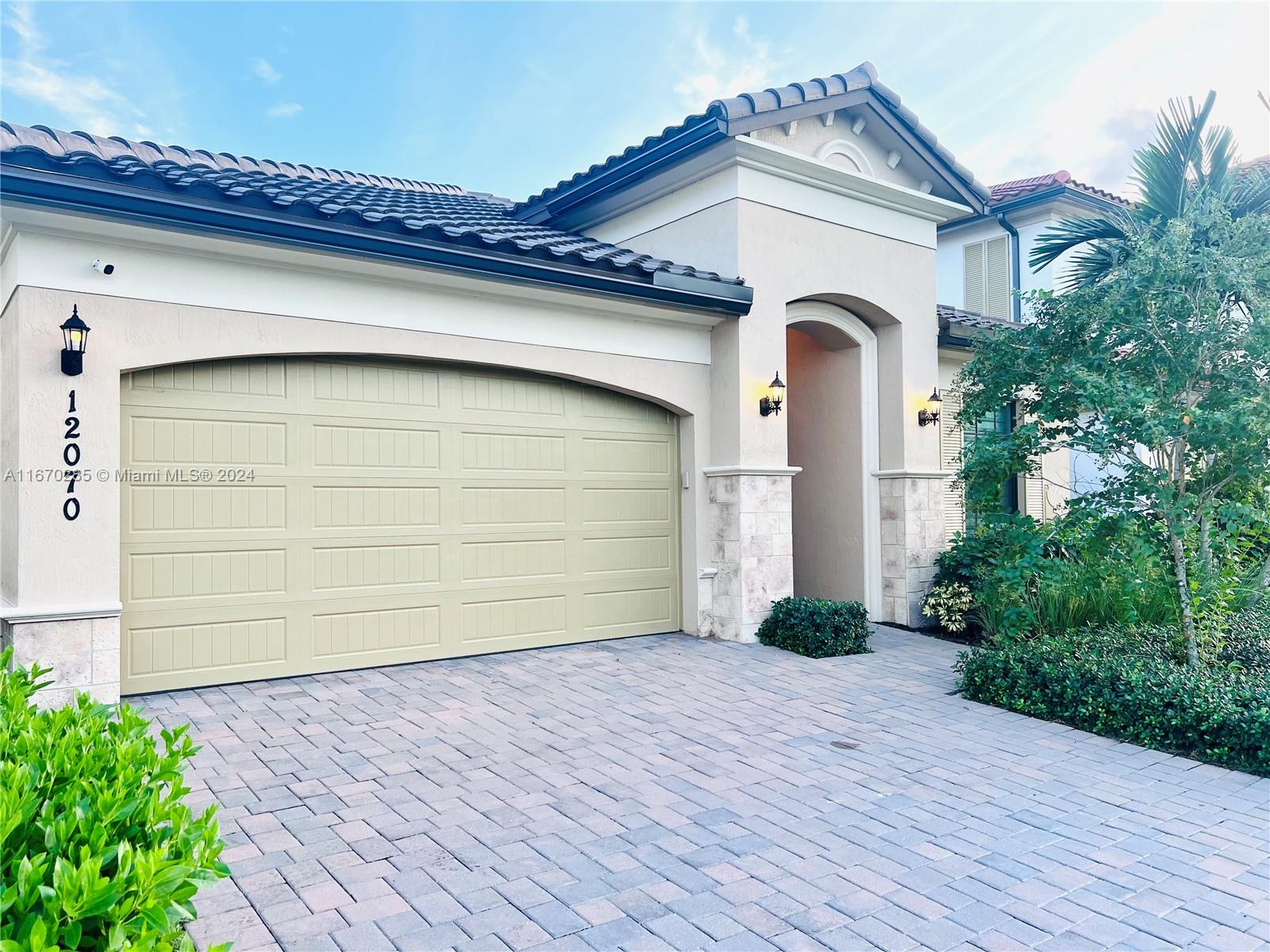 PARKLAND BAY - Residential Lease