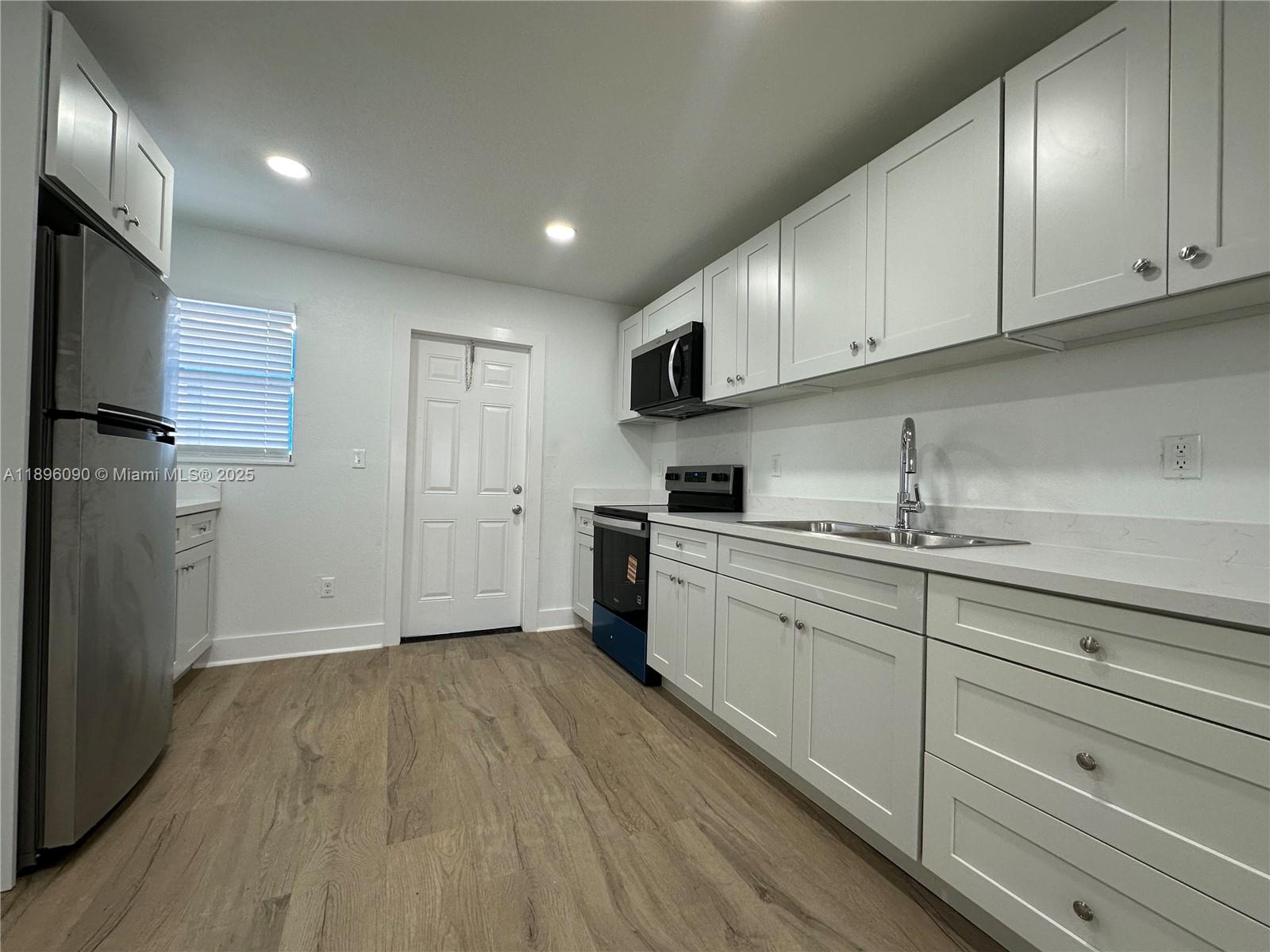 TOWN OF HALLANDALE B-13 - Residential Lease