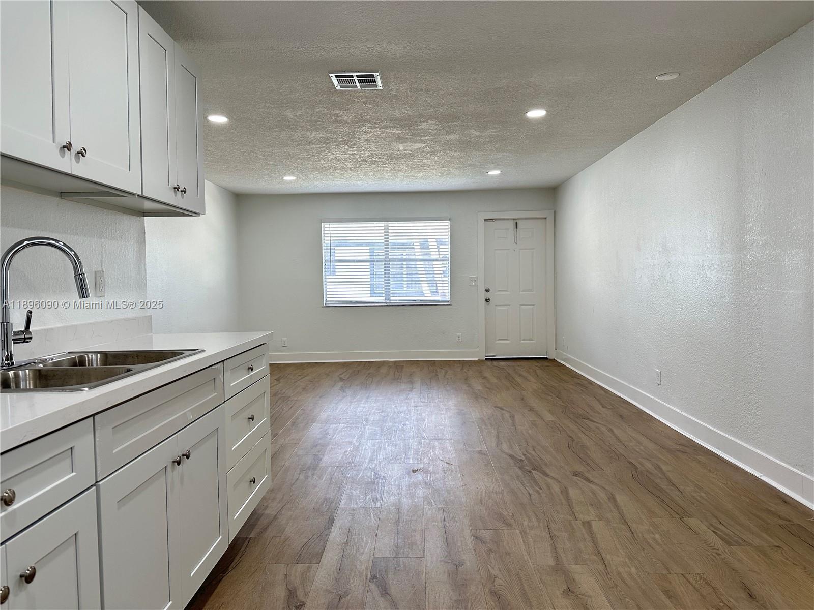TOWN OF HALLANDALE B-13 - Residential Lease