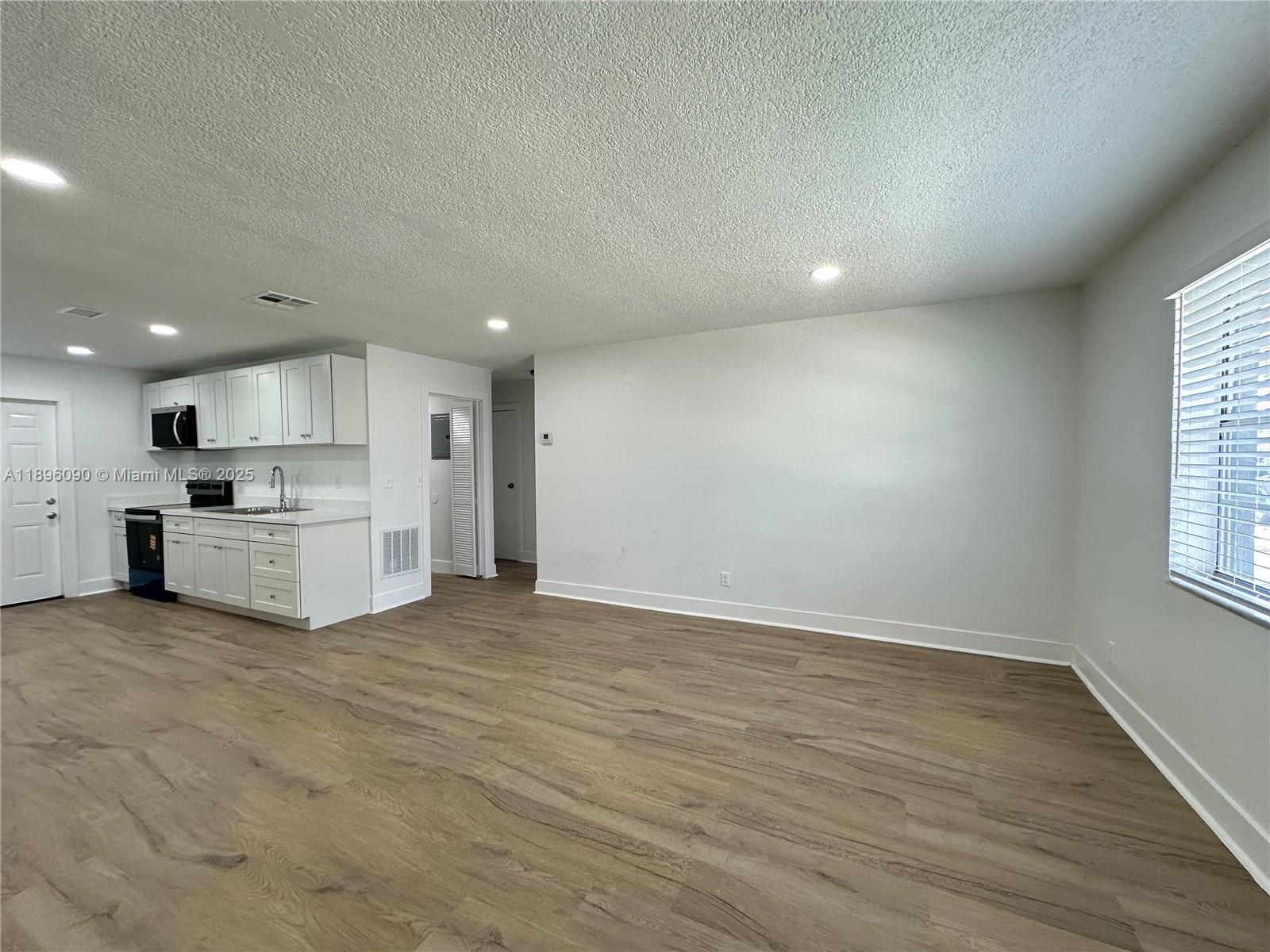 TOWN OF HALLANDALE B-13 - Residential Lease