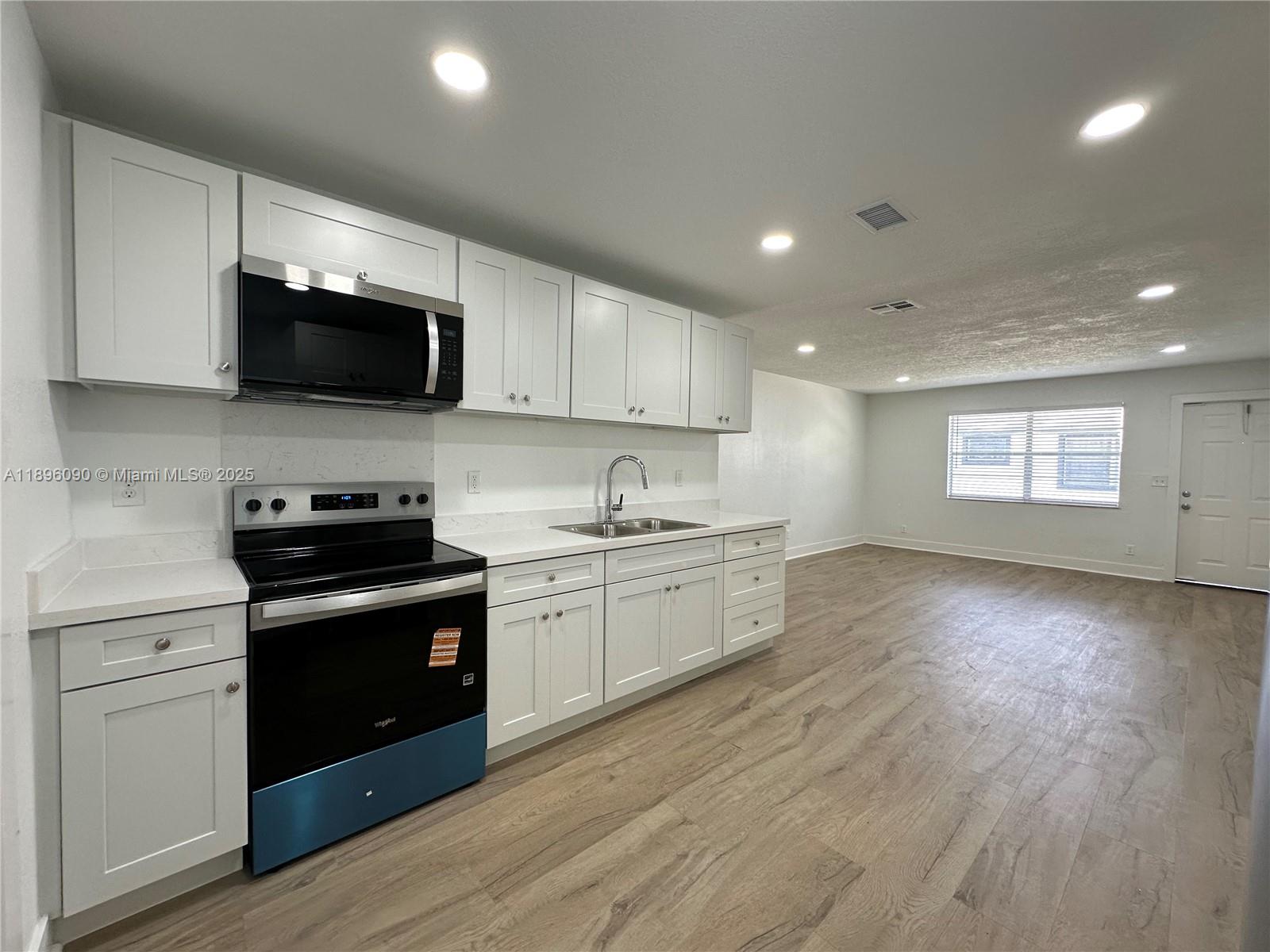 TOWN OF HALLANDALE B-13 - Residential Lease