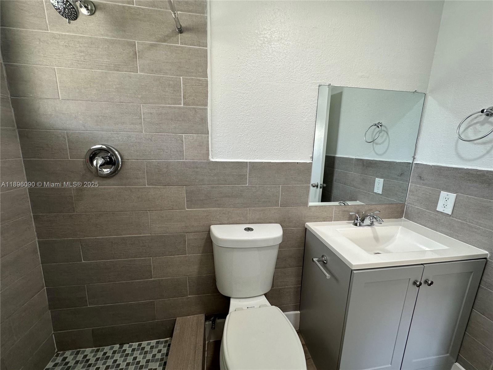 TOWN OF HALLANDALE B-13 - Residential Lease