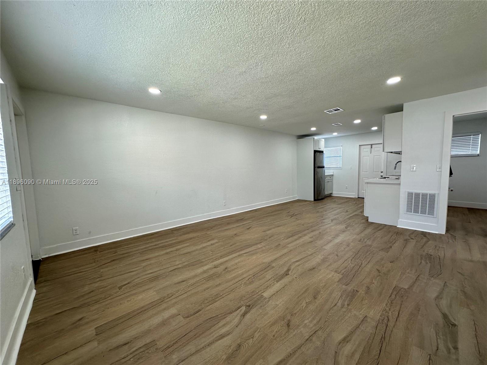 TOWN OF HALLANDALE B-13 - Residential Lease