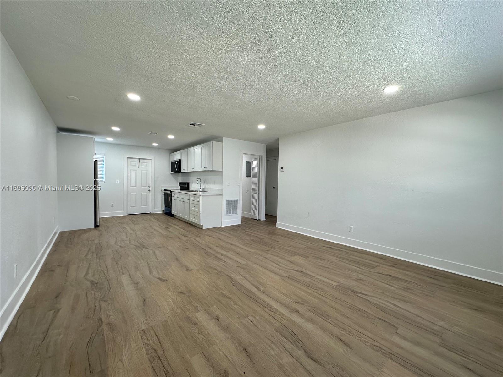 TOWN OF HALLANDALE B-13 - Residential Lease