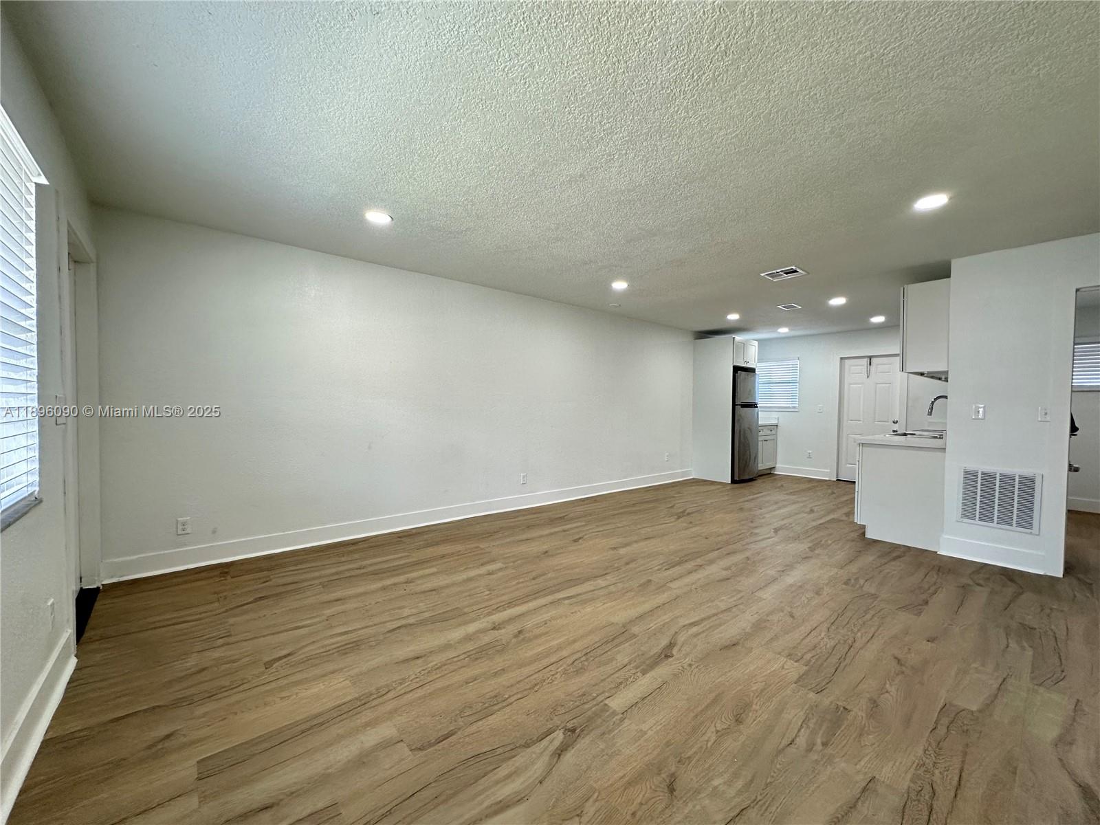TOWN OF HALLANDALE B-13 - Residential Lease