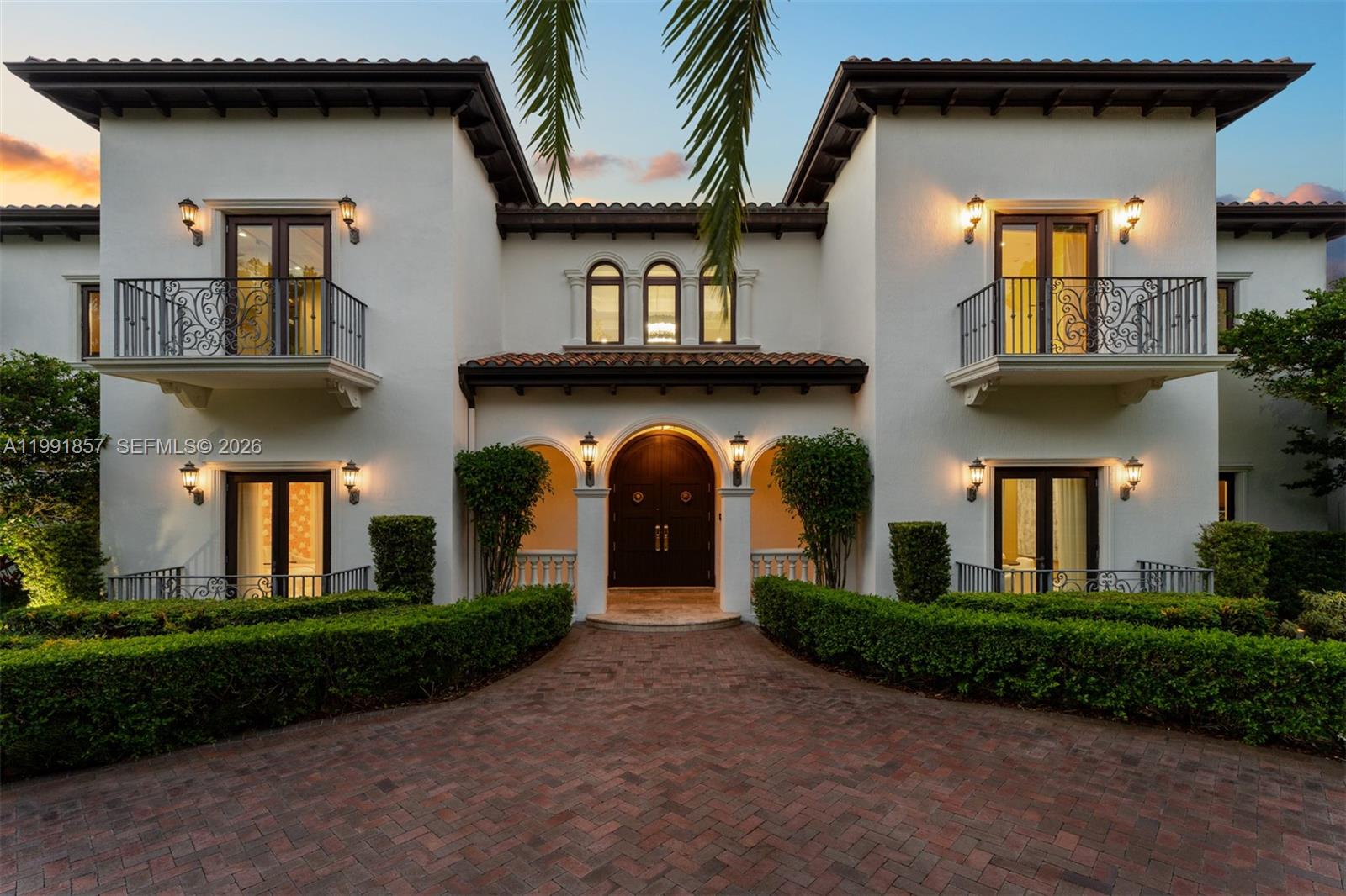 TOWN & RANCH ESTS - Residential