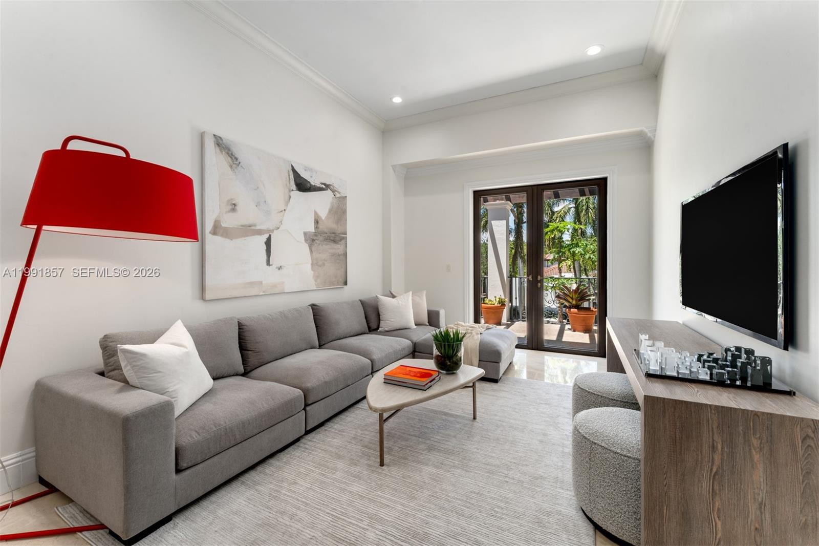 TOWN & RANCH ESTS - Residential