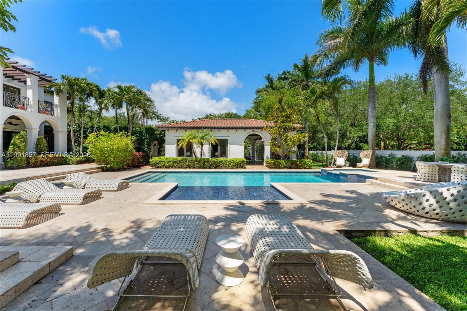 TOWN & RANCH ESTS - Residential