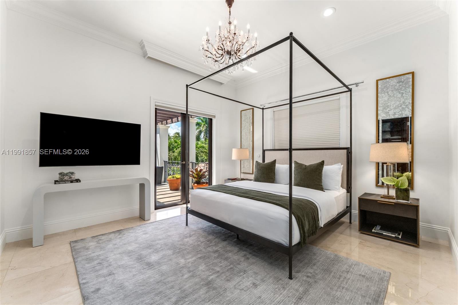 TOWN & RANCH ESTS - Residential