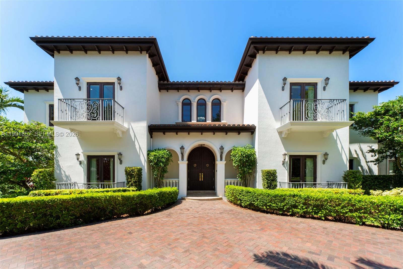 TOWN & RANCH ESTS - Residential