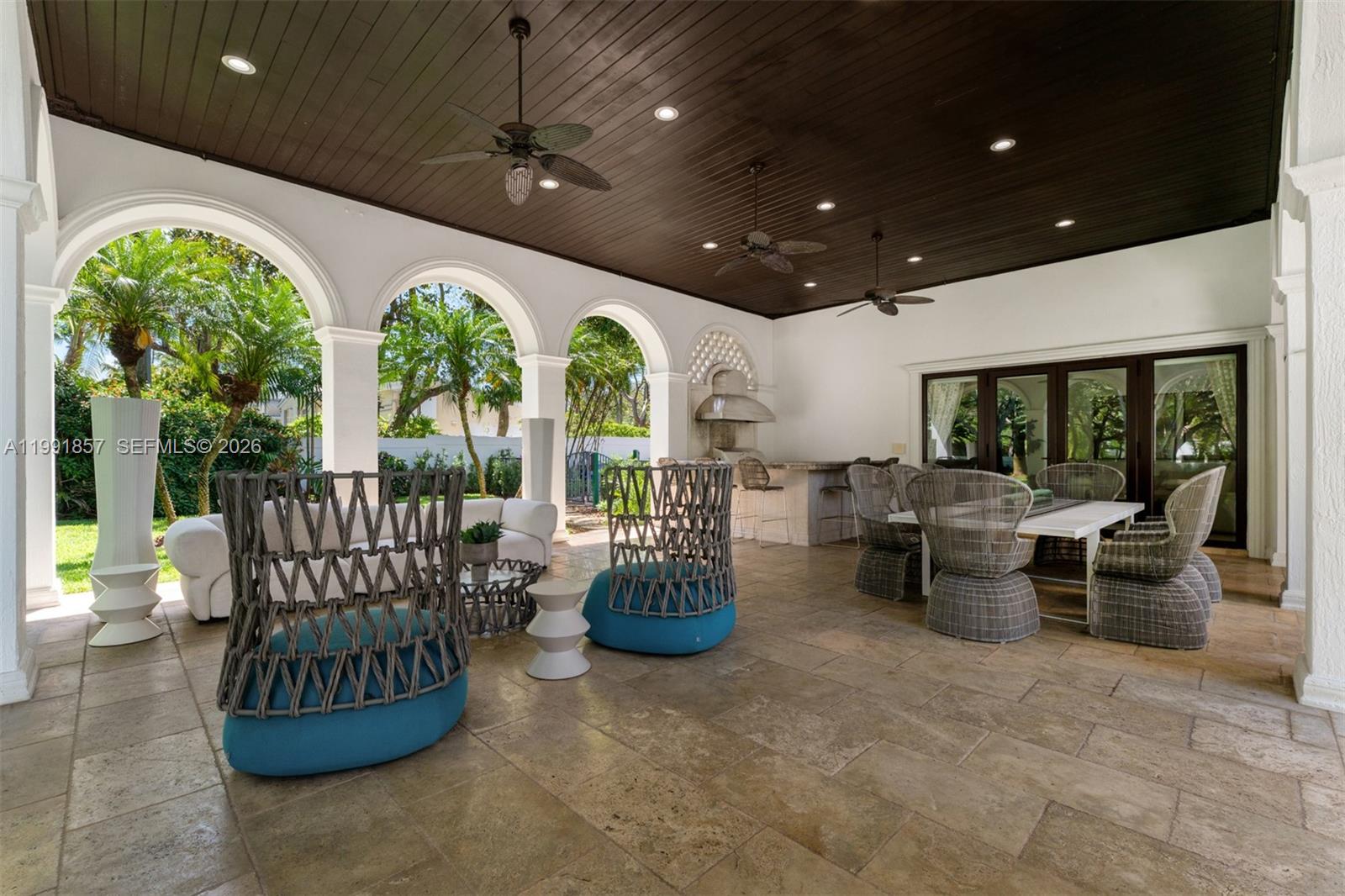 TOWN & RANCH ESTS - Residential